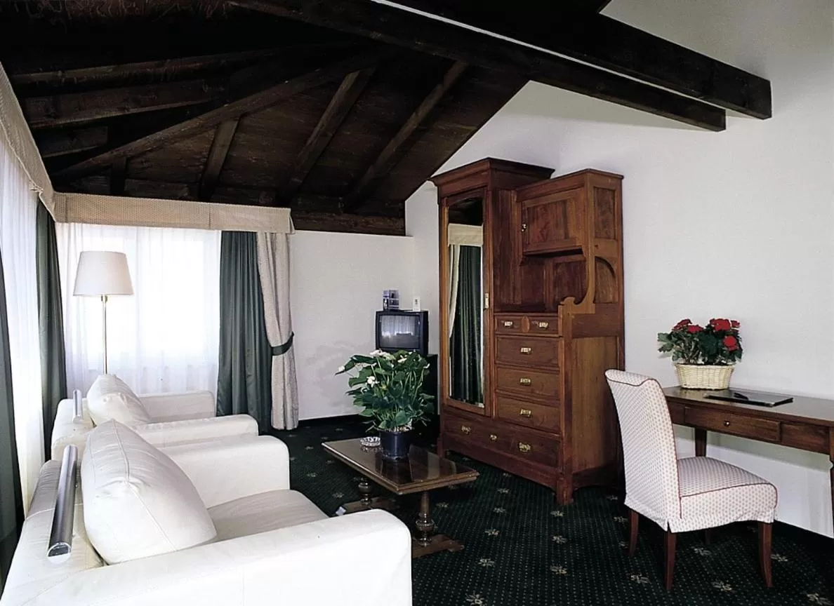 Seating Area in Hotel Candiani
