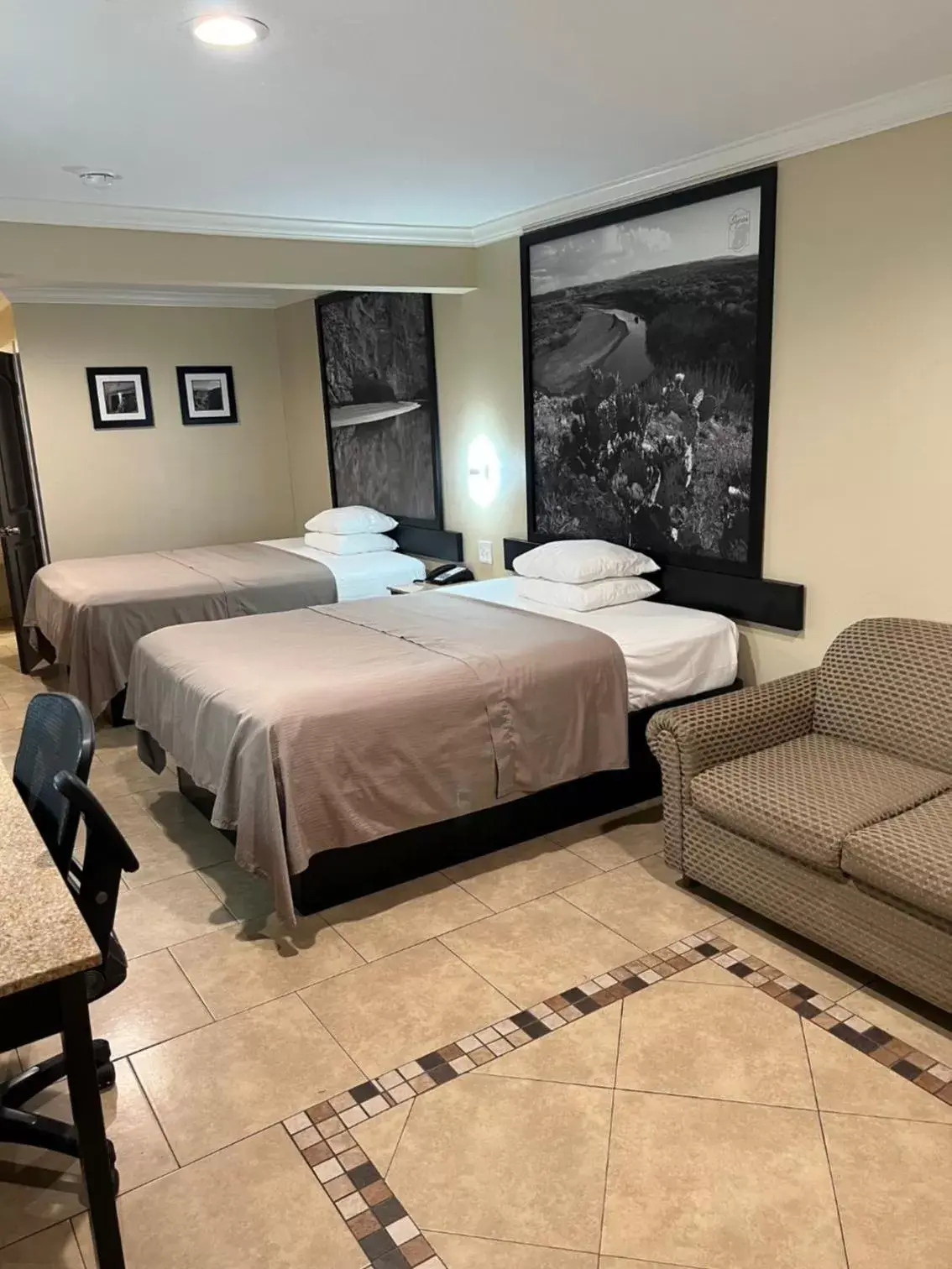 Bedroom, Bed in Super 8 by Wyndham McAllen-Downtown-Airport-LA Plaza Mall