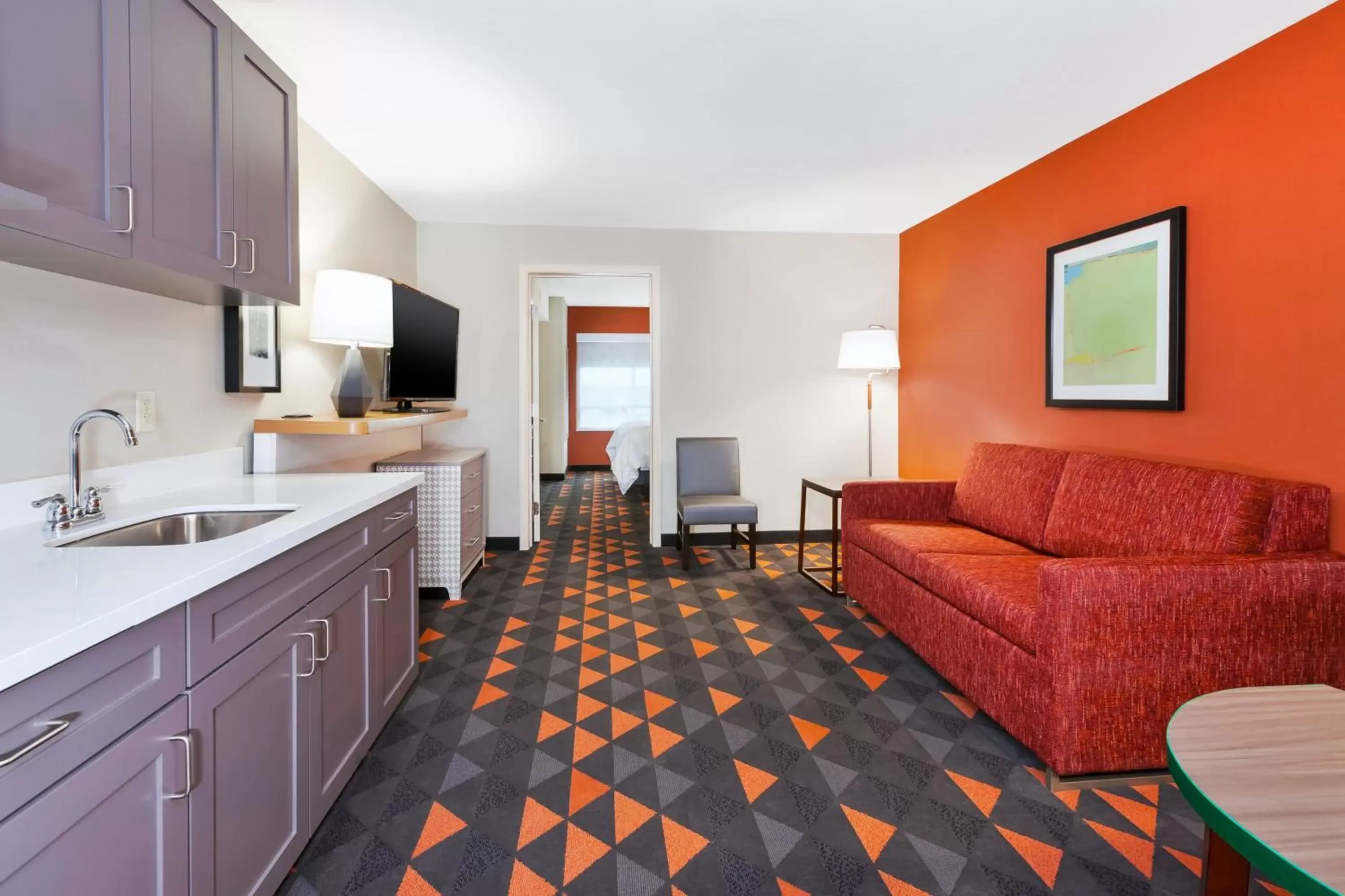 Photo of the whole room, Kitchen/Kitchenette in Holiday Inn & Suites - Toledo Southwest - Perrysburg, an IHG Hotel