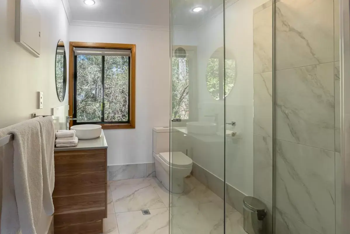 Bathroom in Lake Weyba Cottages Noosa