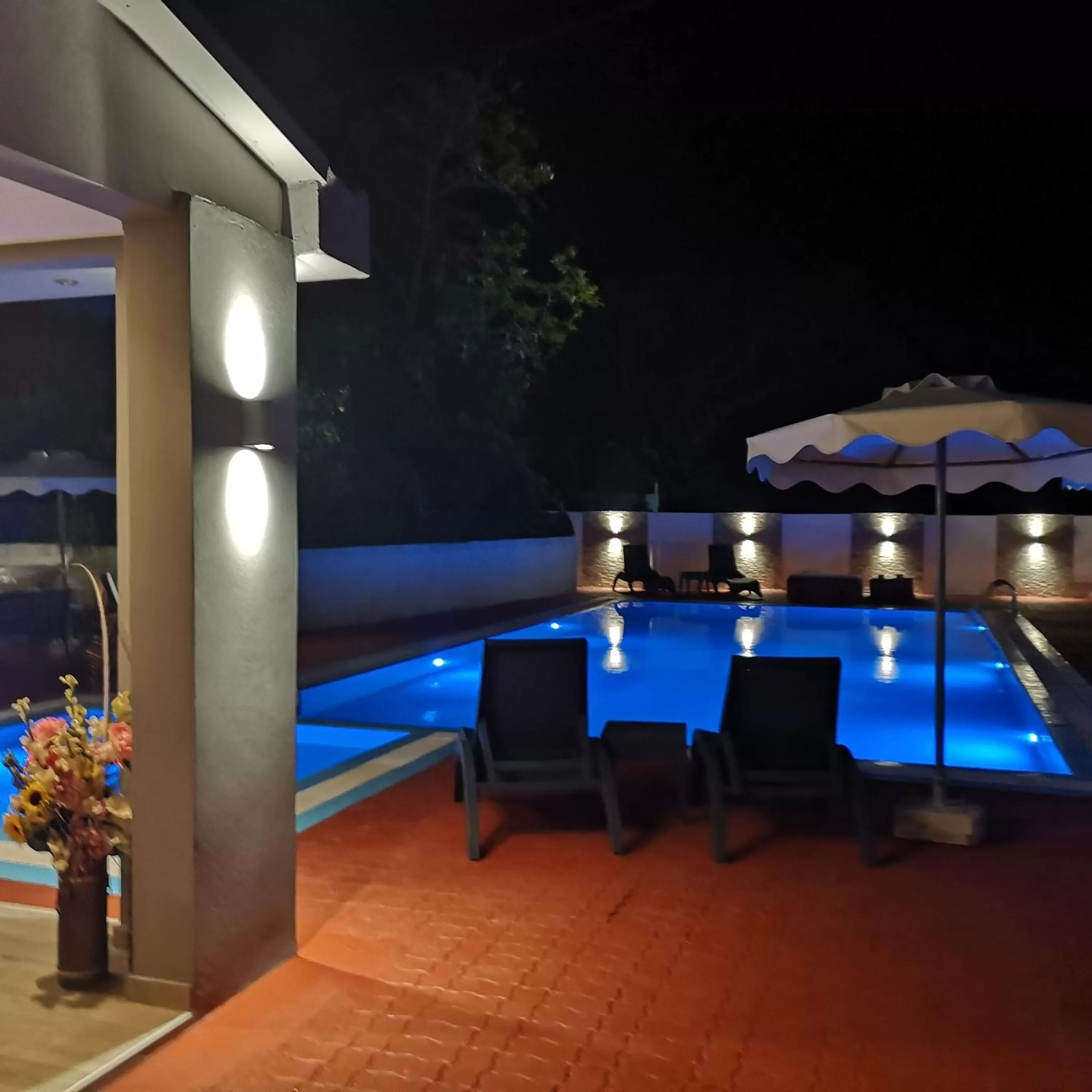 Pool view in Platoni Elite