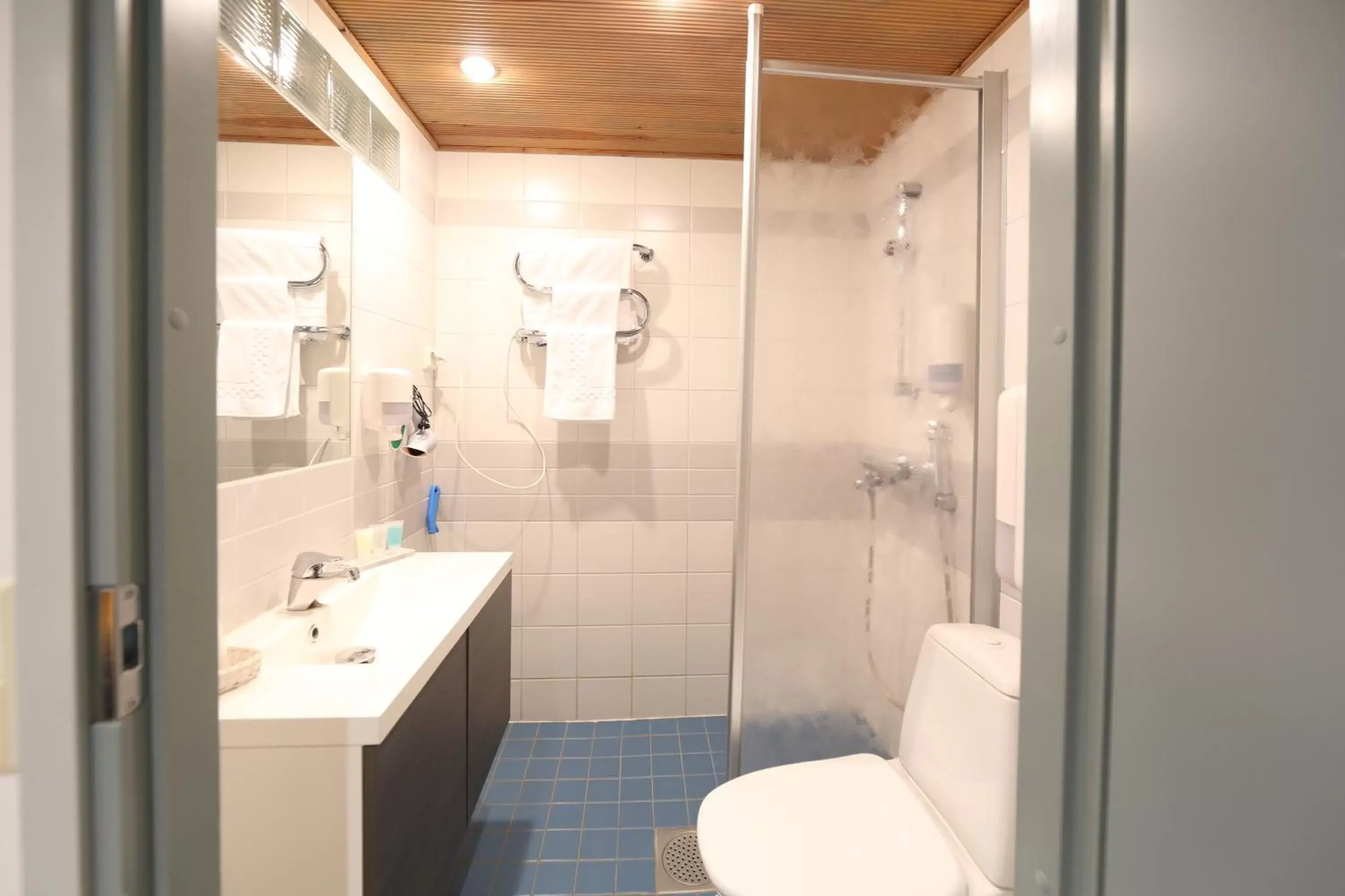 Bathroom in Finlandia Hotel Airport Oulu