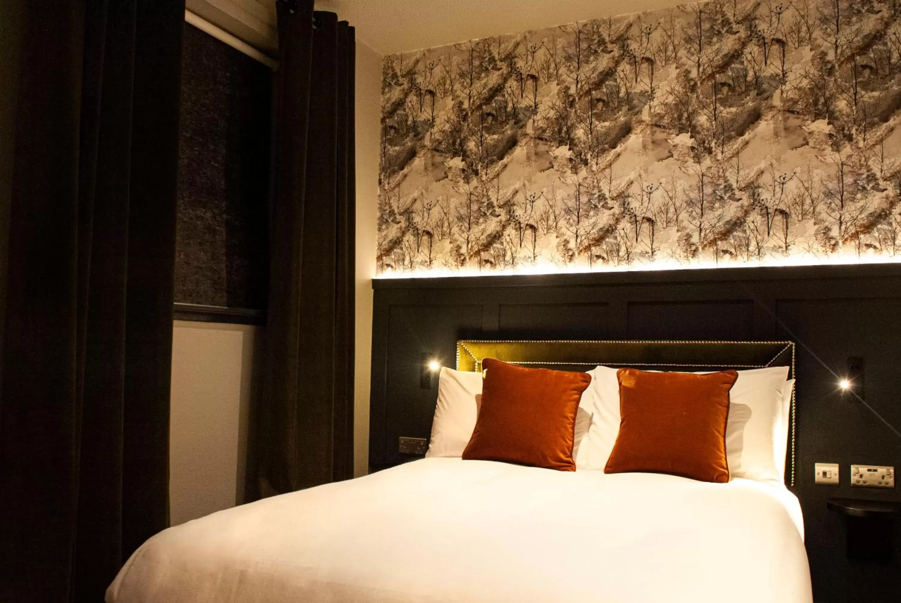 Bed in The Coachman Hotel Bed in The Coachman Hotel