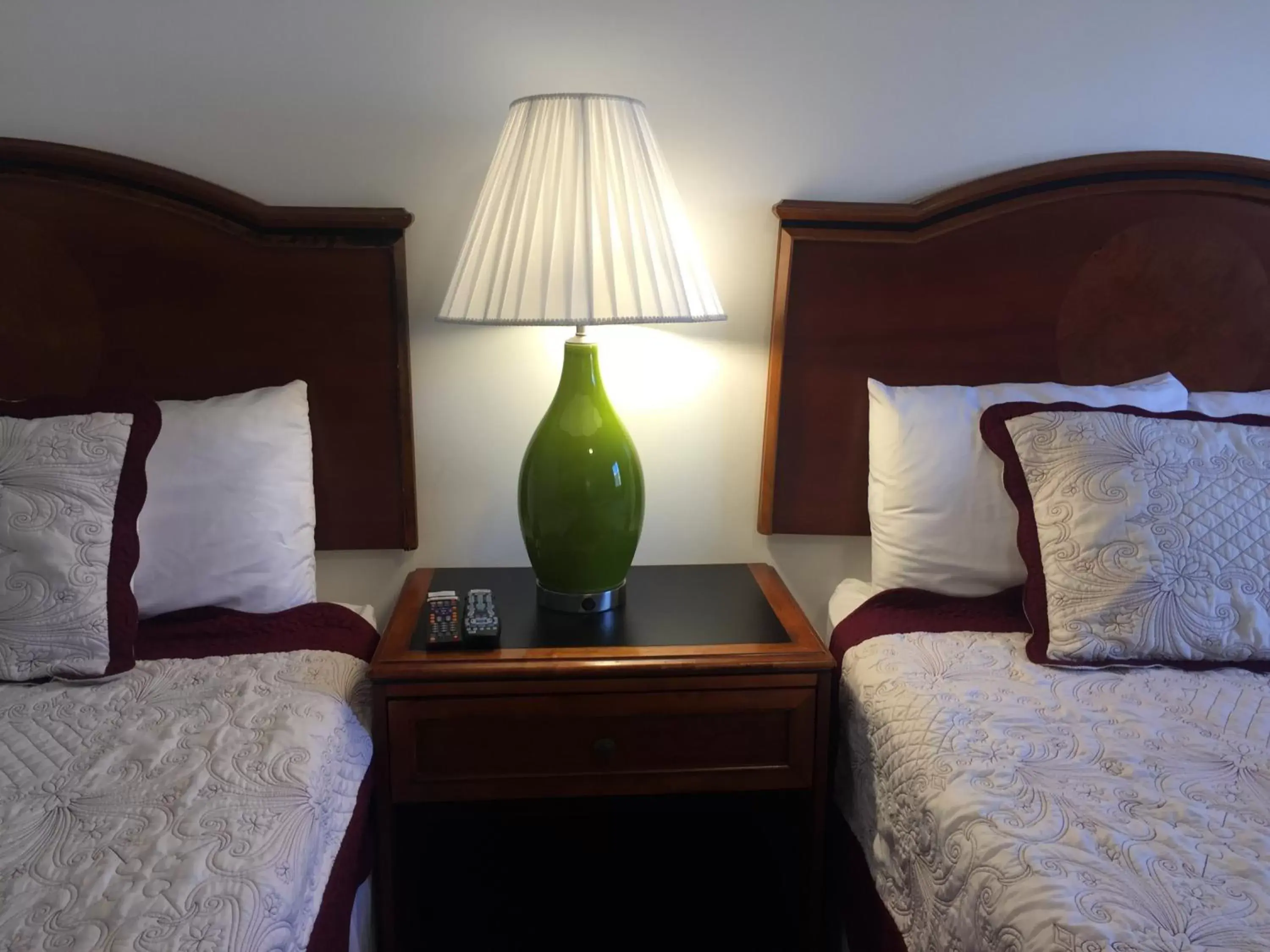 Bed in Apple Inn and Suites Cooperstown Area