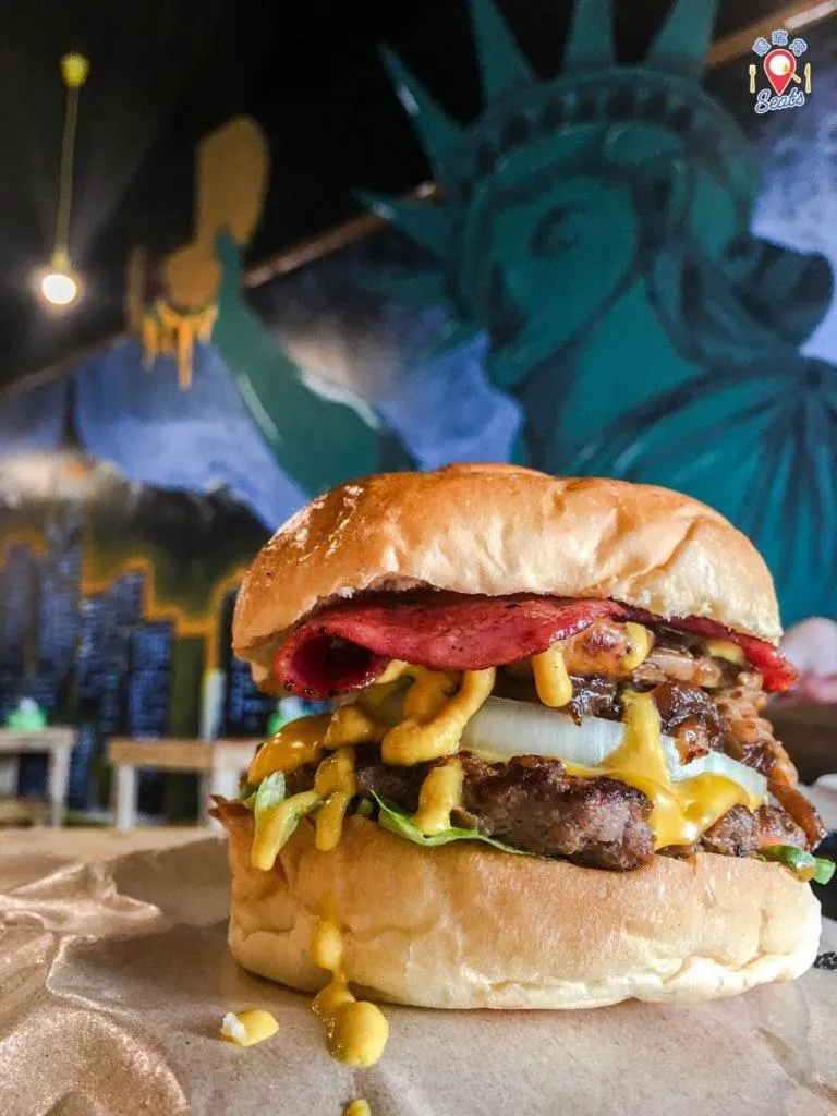 Restaurant/places to eat in FLYPOD Hotel