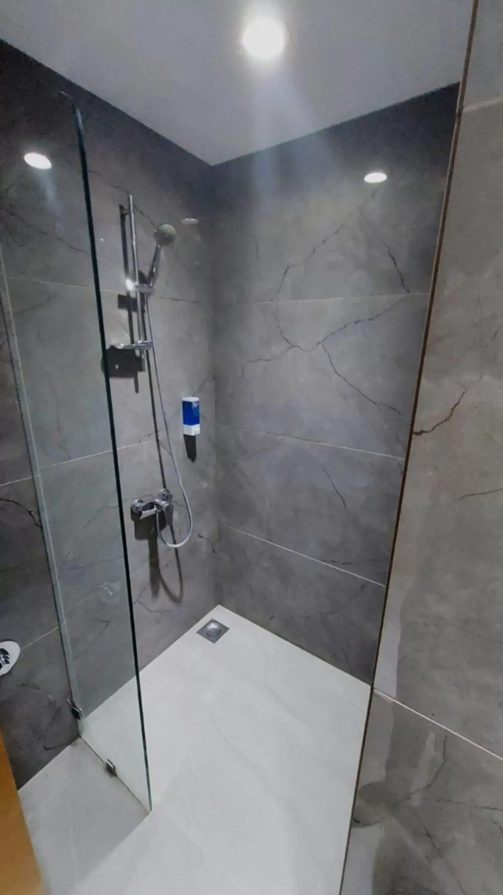 Bathroom in Hotel Suba Elite