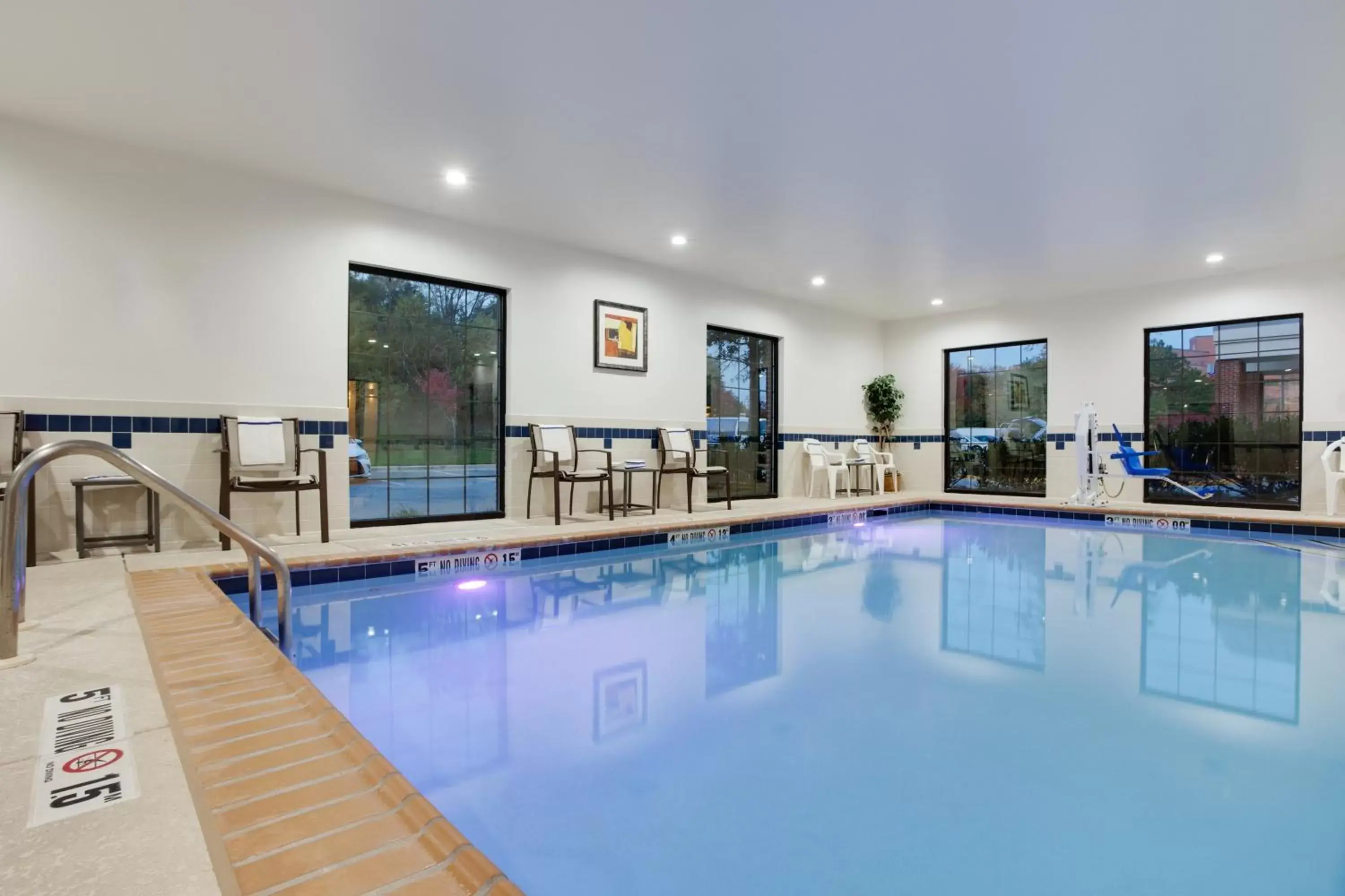 Swimming Pool in Holiday Inn Express I-95 Capitol Beltway - Largo, an IHG Hotel