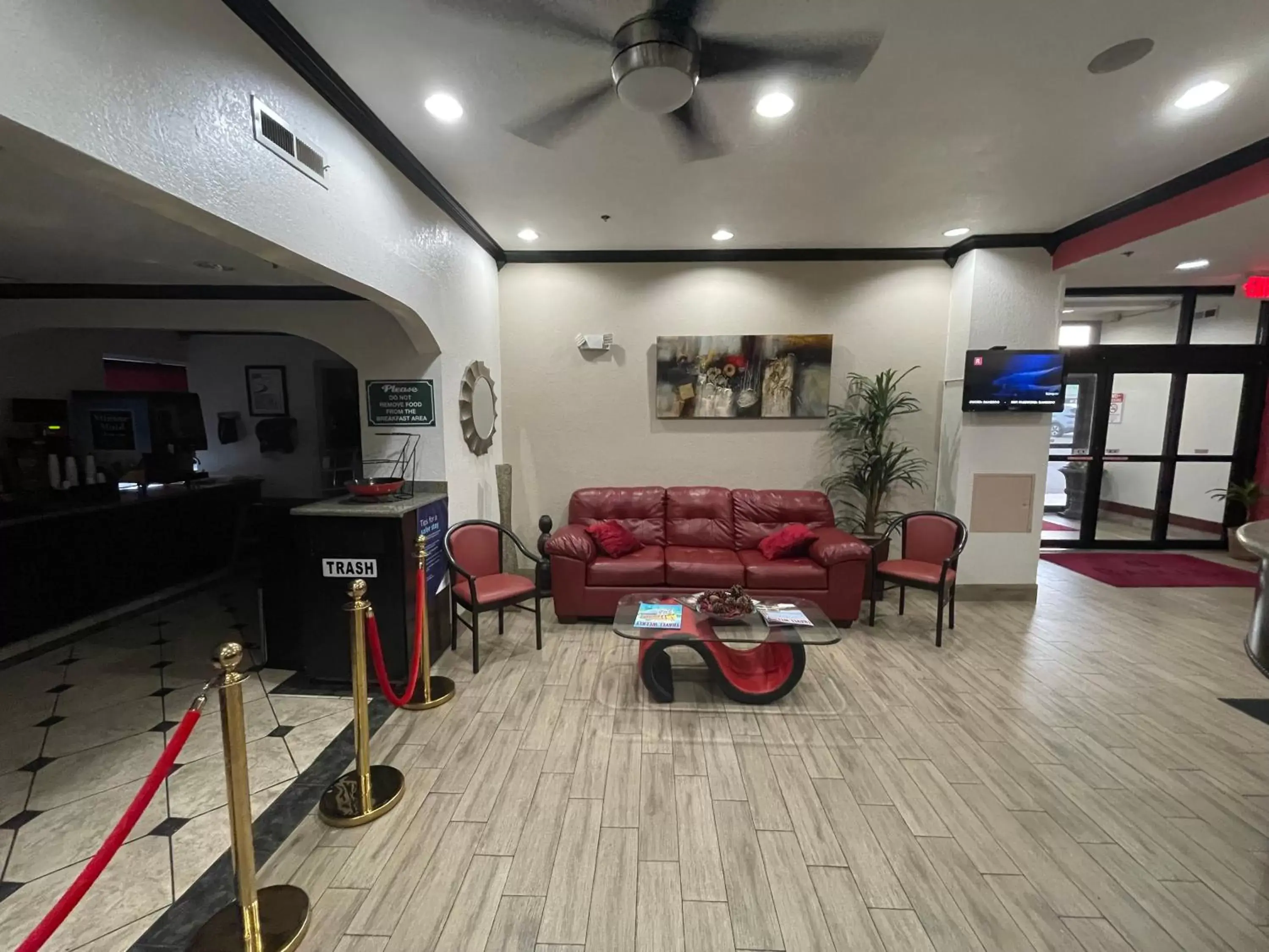 Lobby or reception, Seating Area in Ramada by Wyndham Oklahoma City Airport North