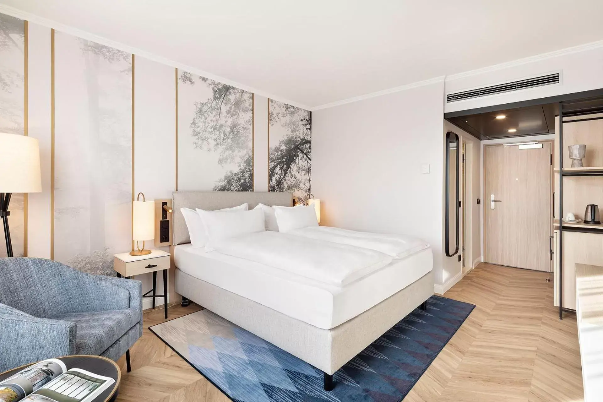 Bedroom, Bed in DoubleTree by Hilton Berlin Ku'damm