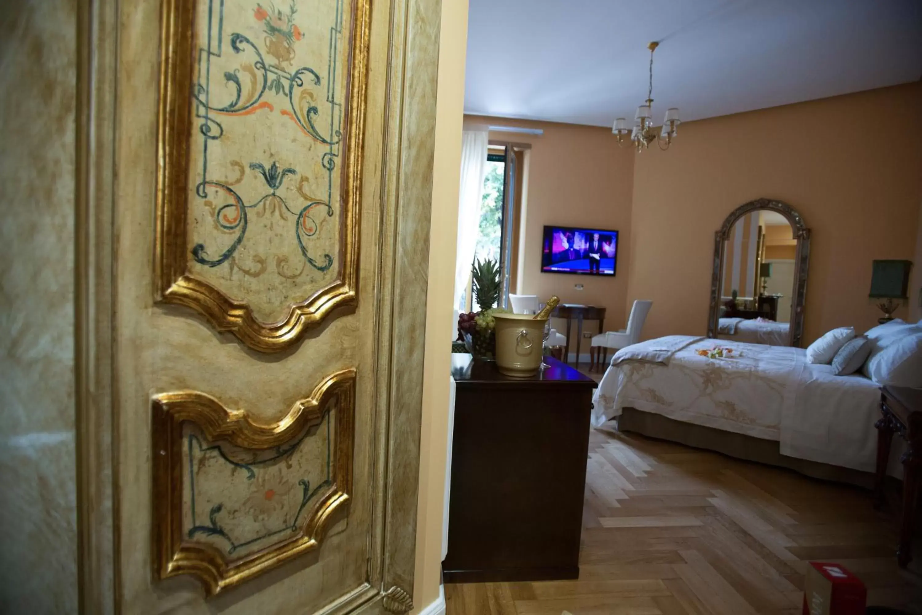 Photo of the whole room in Royal Suite Trinità Dei Monti