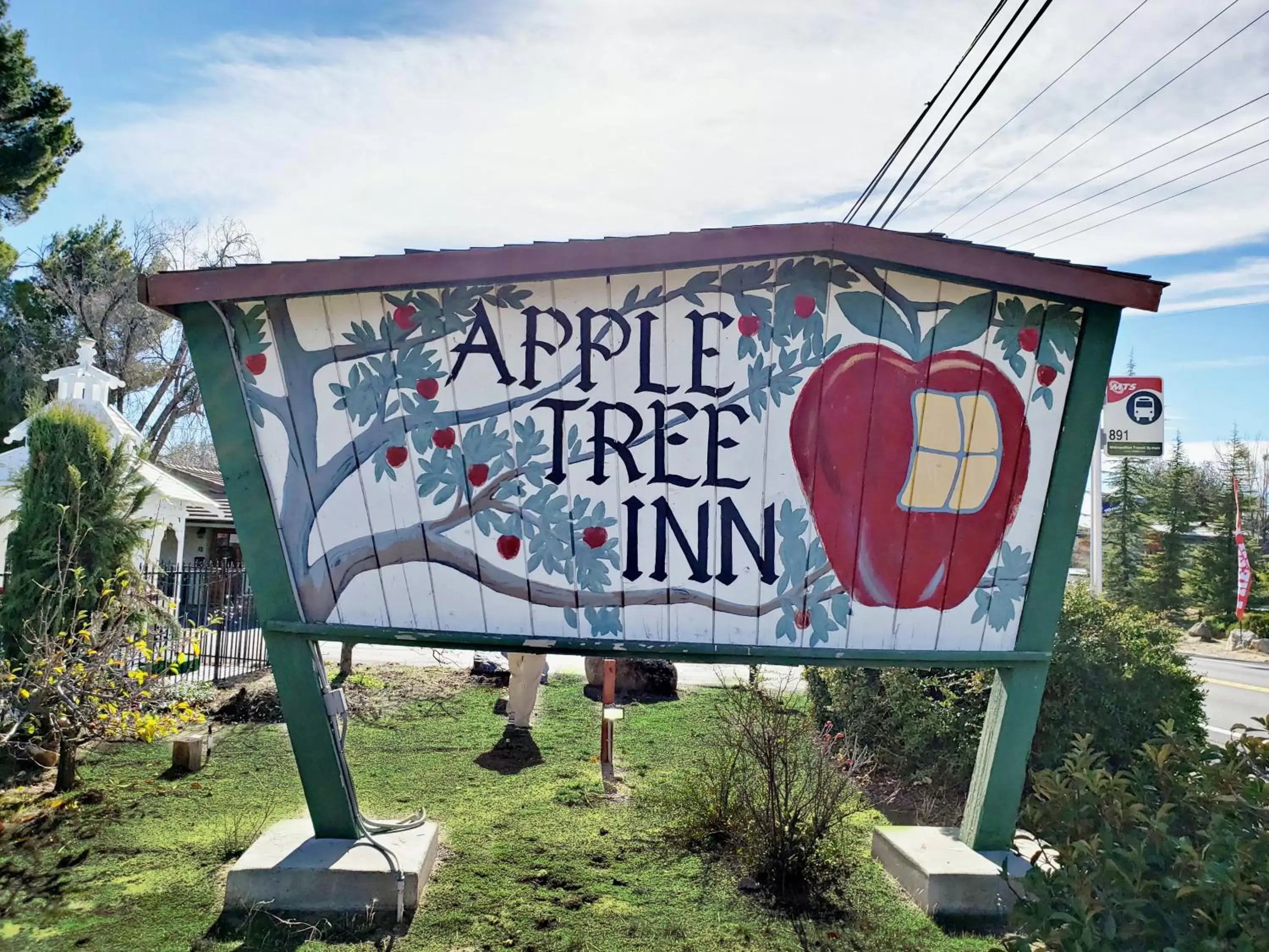 Property building, Property Logo/Sign in Apple Tree Inn