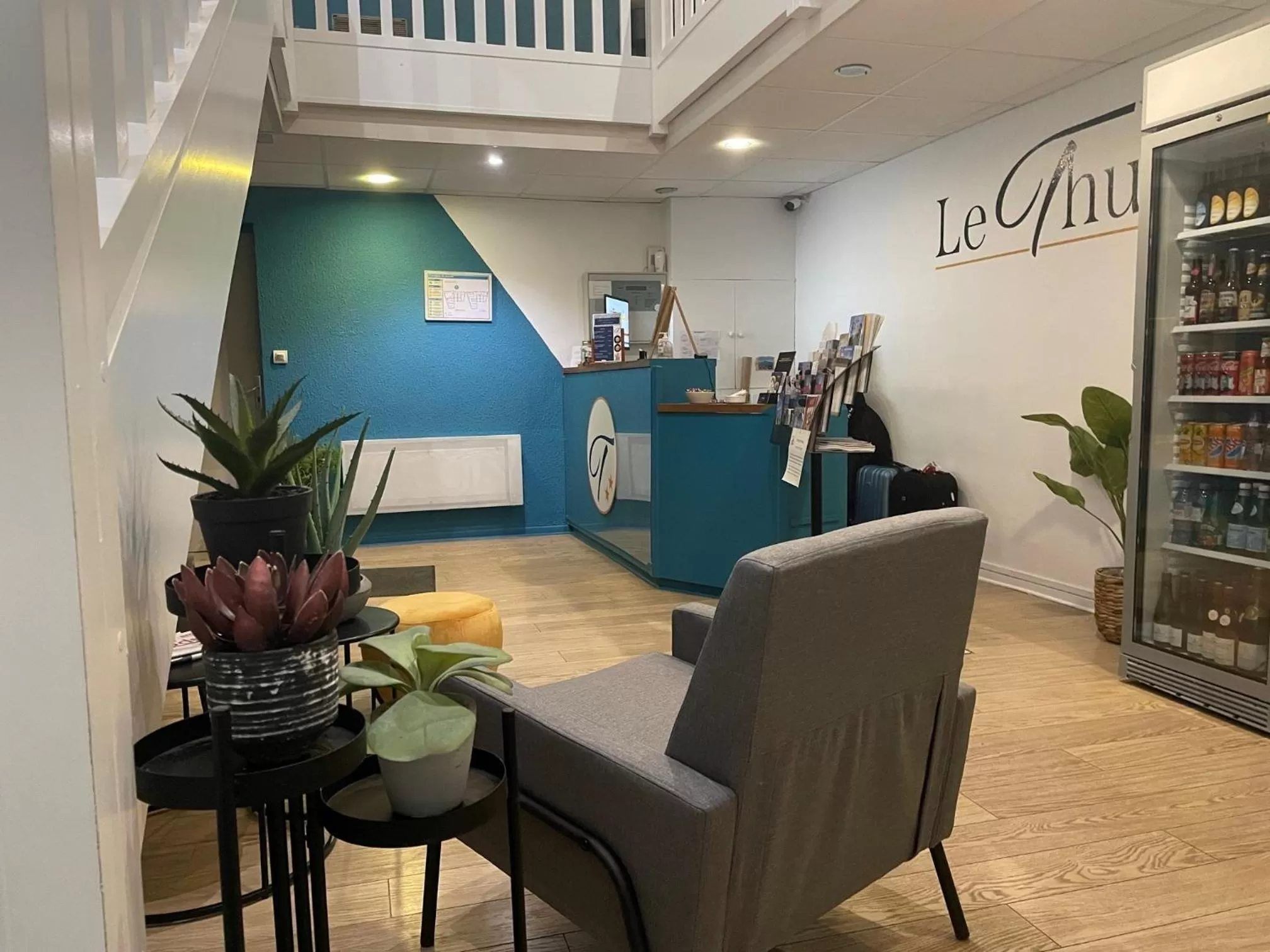 Lobby or reception in Hôtel Le Thurot- Dijon Centre ville Gare