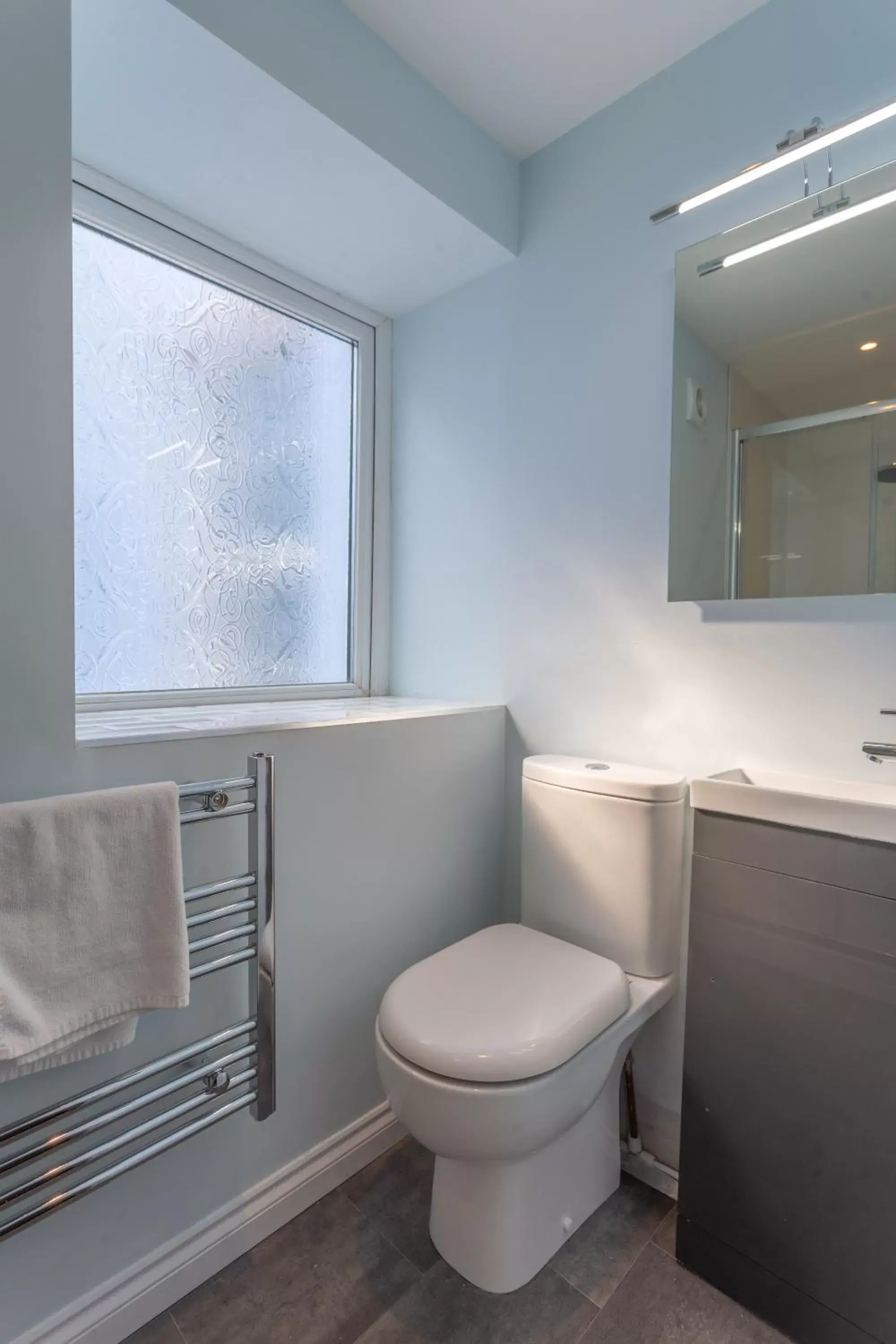 Bathroom in Ocean Stays Hotel, Plymouth