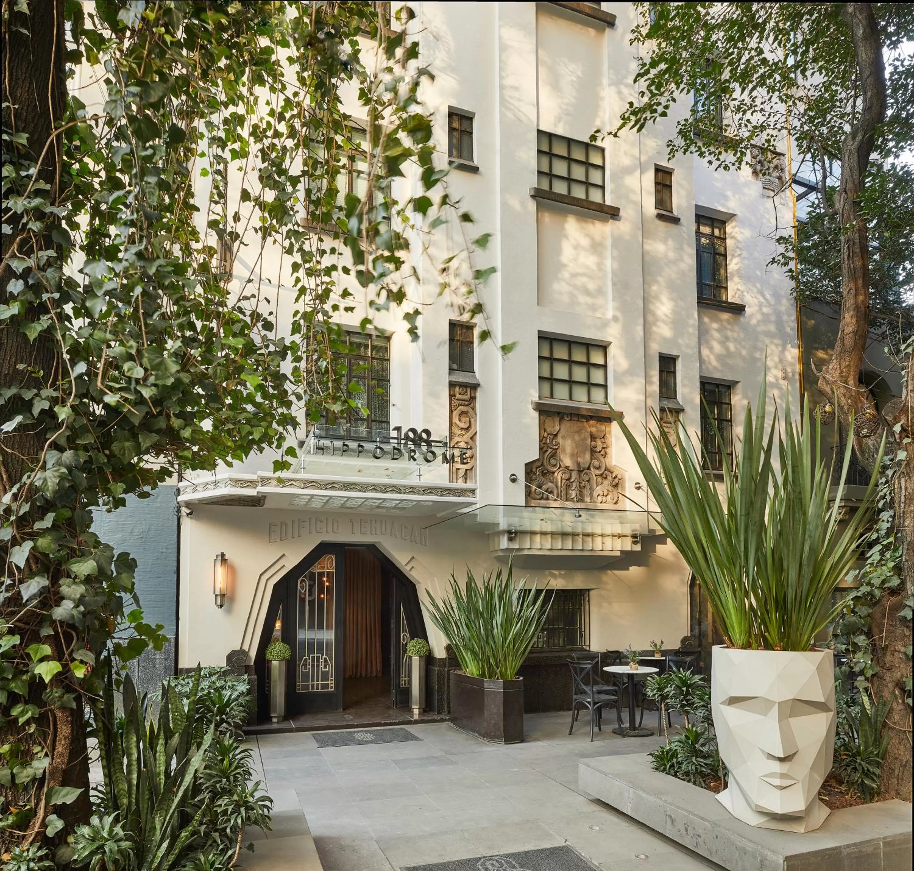 Property building in Hippodrome Hotel Condesa