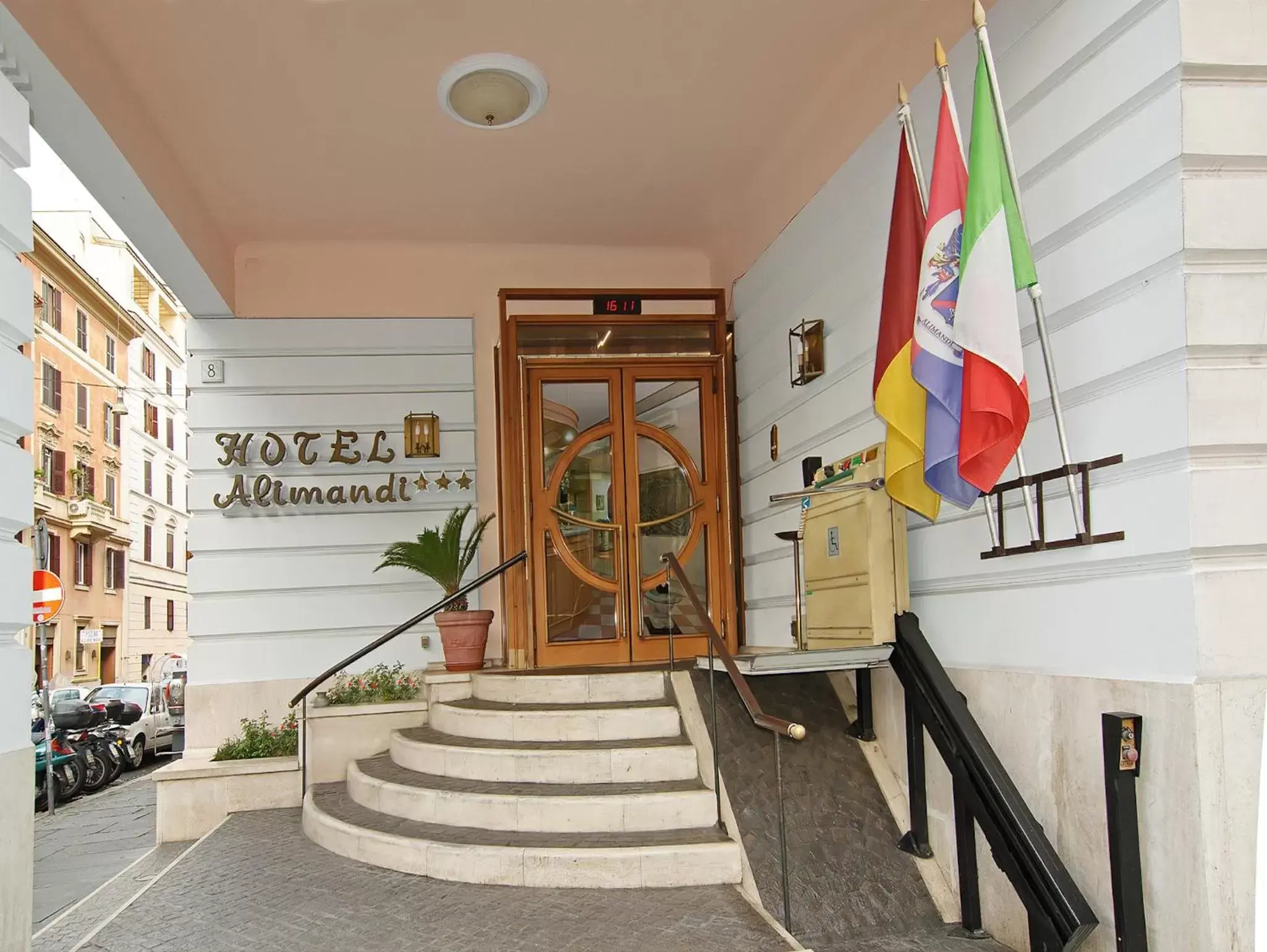Facade/entrance in Hotel Museum