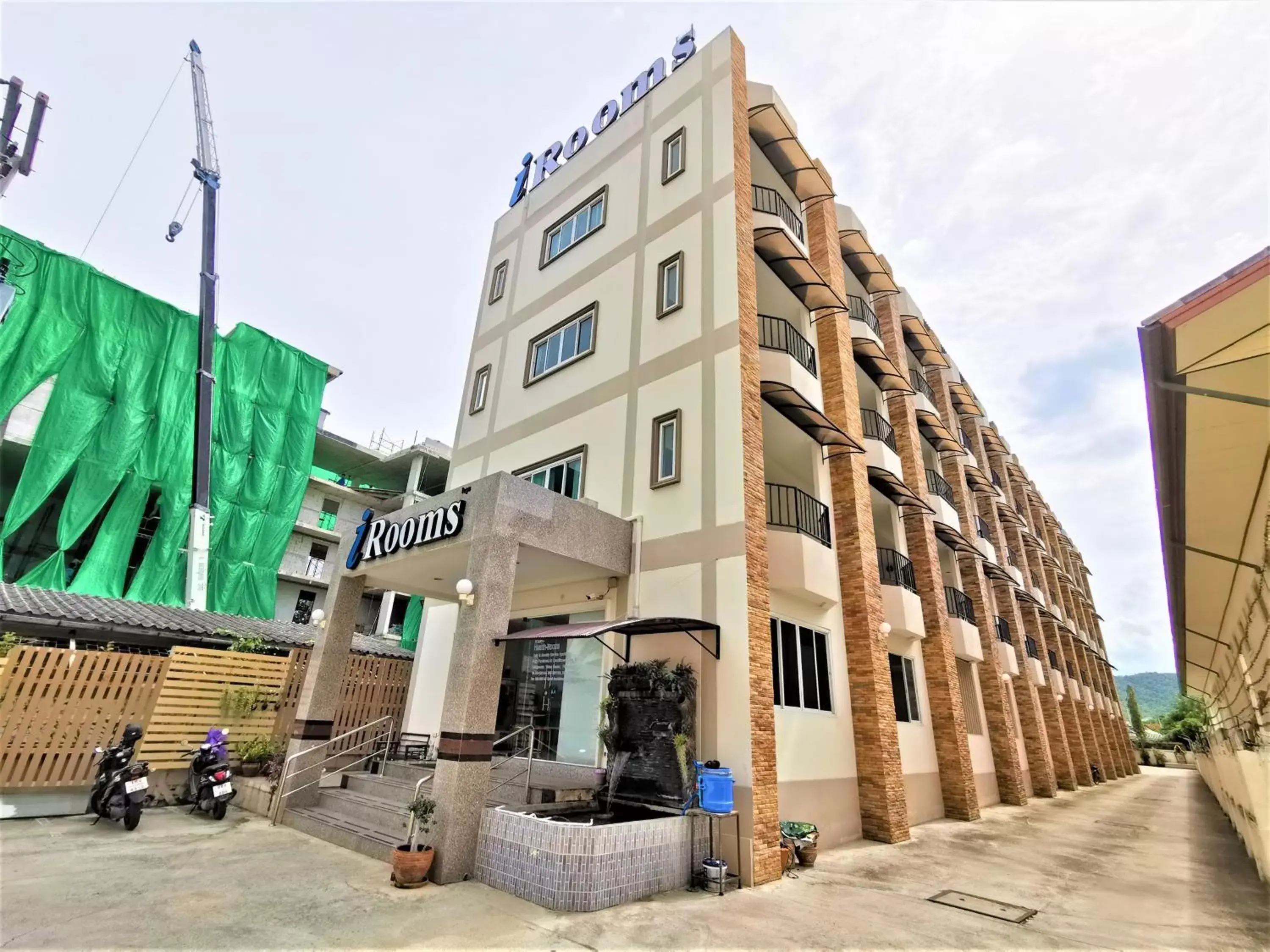 Property building in Hua Hin Irooms Property building in Hua Hin Irooms