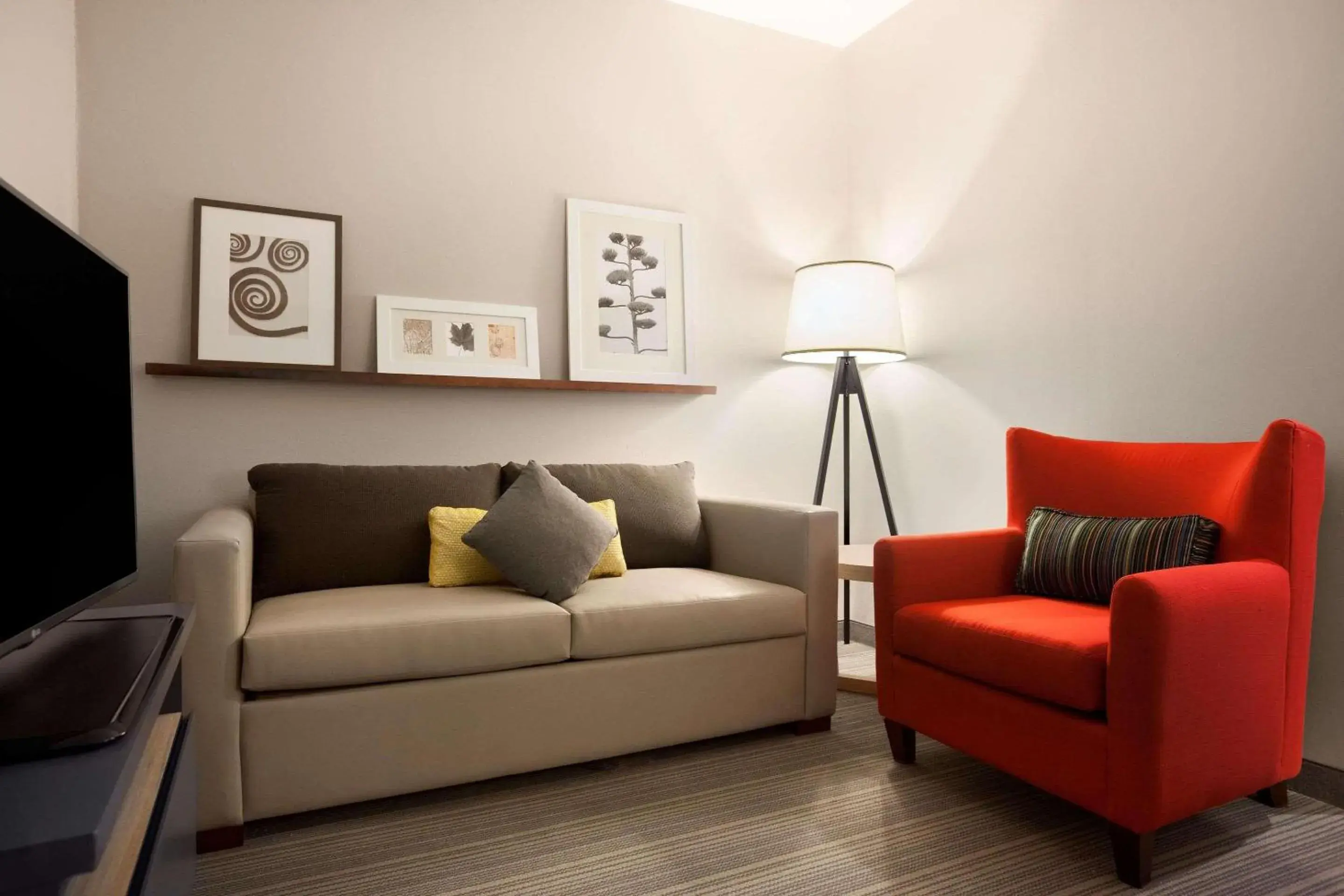 Bedroom, Seating Area in Country Inn & Suites by Radisson, Shreveport-Airport, LA