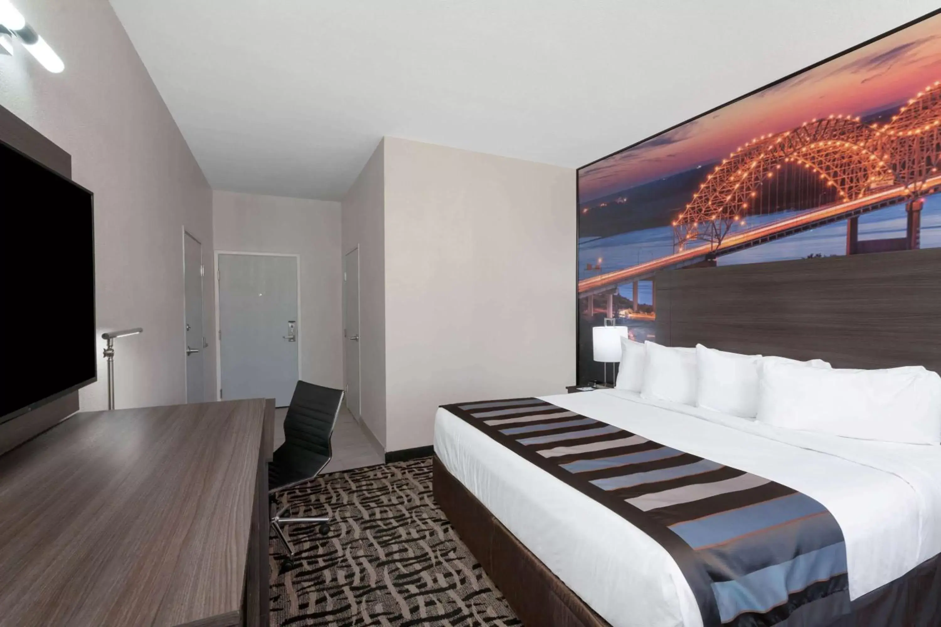 Superior King Room - Mobility Access/Non-Smoking in Wingate by Wyndham Horn Lake Southaven Superior King Room - Mobility Access/Non-Smoking in Wingate by Wyndham Horn Lake Southaven