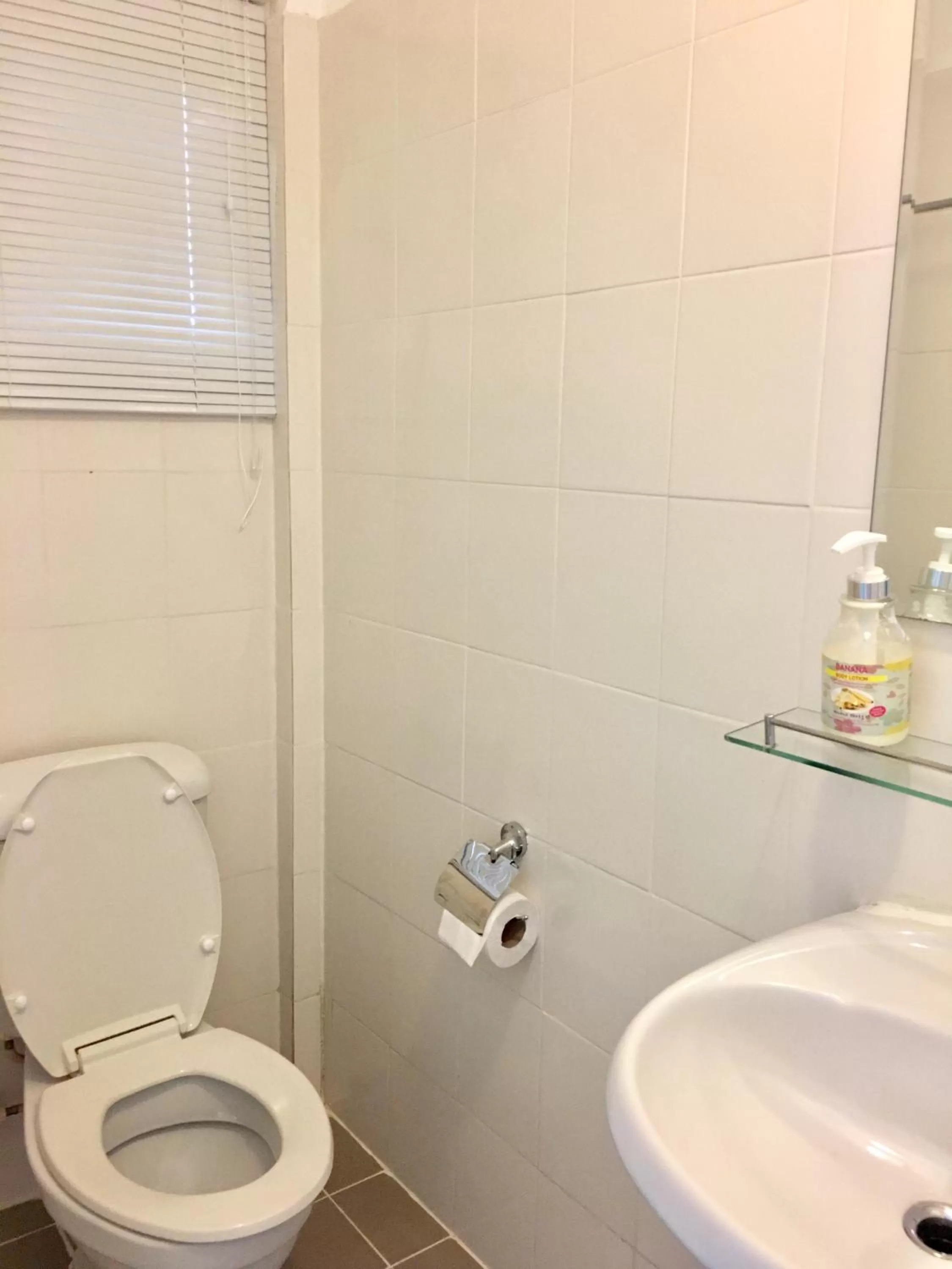 Bathroom in Cozy by Funwahn