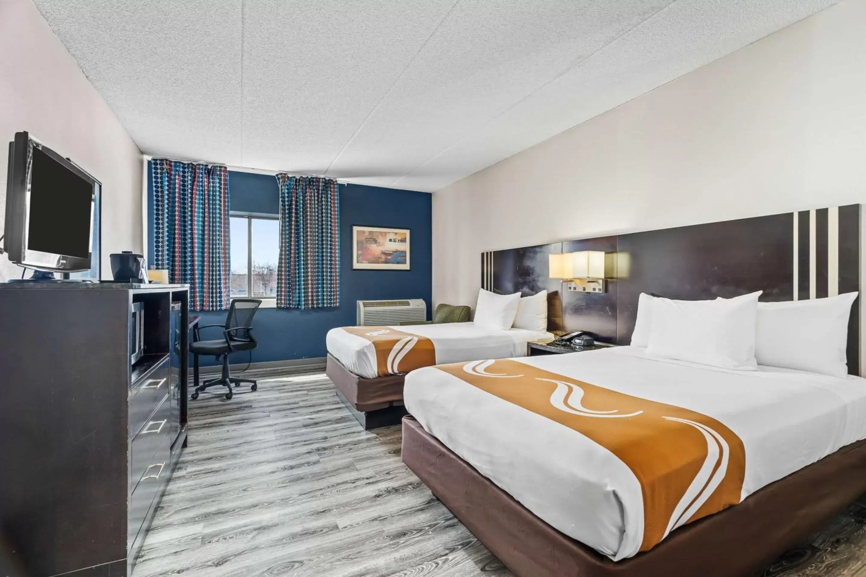 Bedroom in Quality Inn & Suites Mall of America - MSP Airport