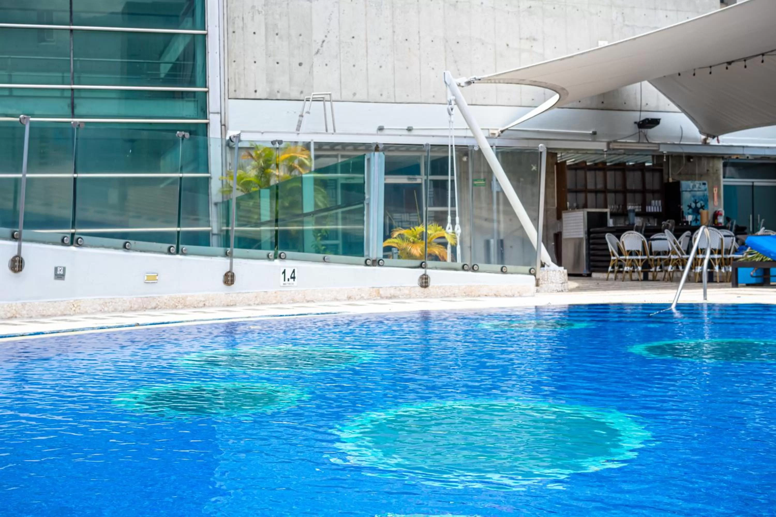 Swimming pool in Decapolis Hotel Panama City