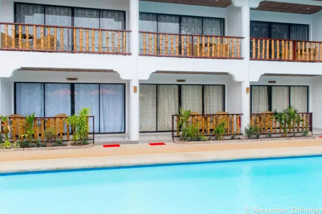 Swimming Pool in Alona Vida Beach Hill Resort