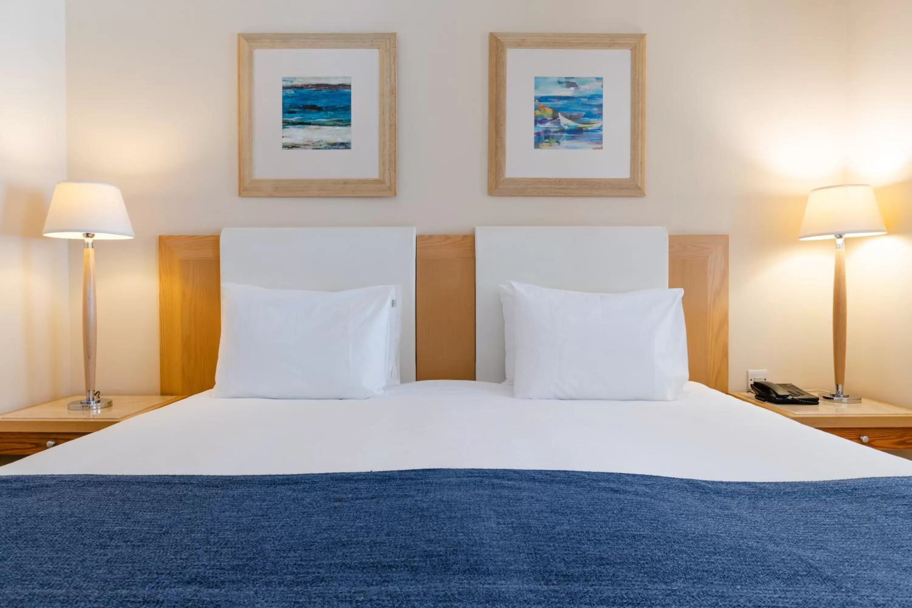 Bed in Maritim Antonine Hotel & Spa