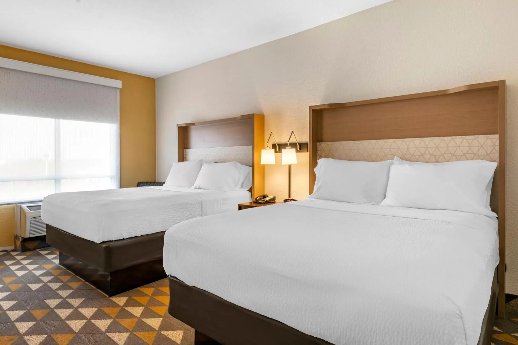 Photo of the whole room, Bed in Holiday Inn Louisville Airport South by IHG