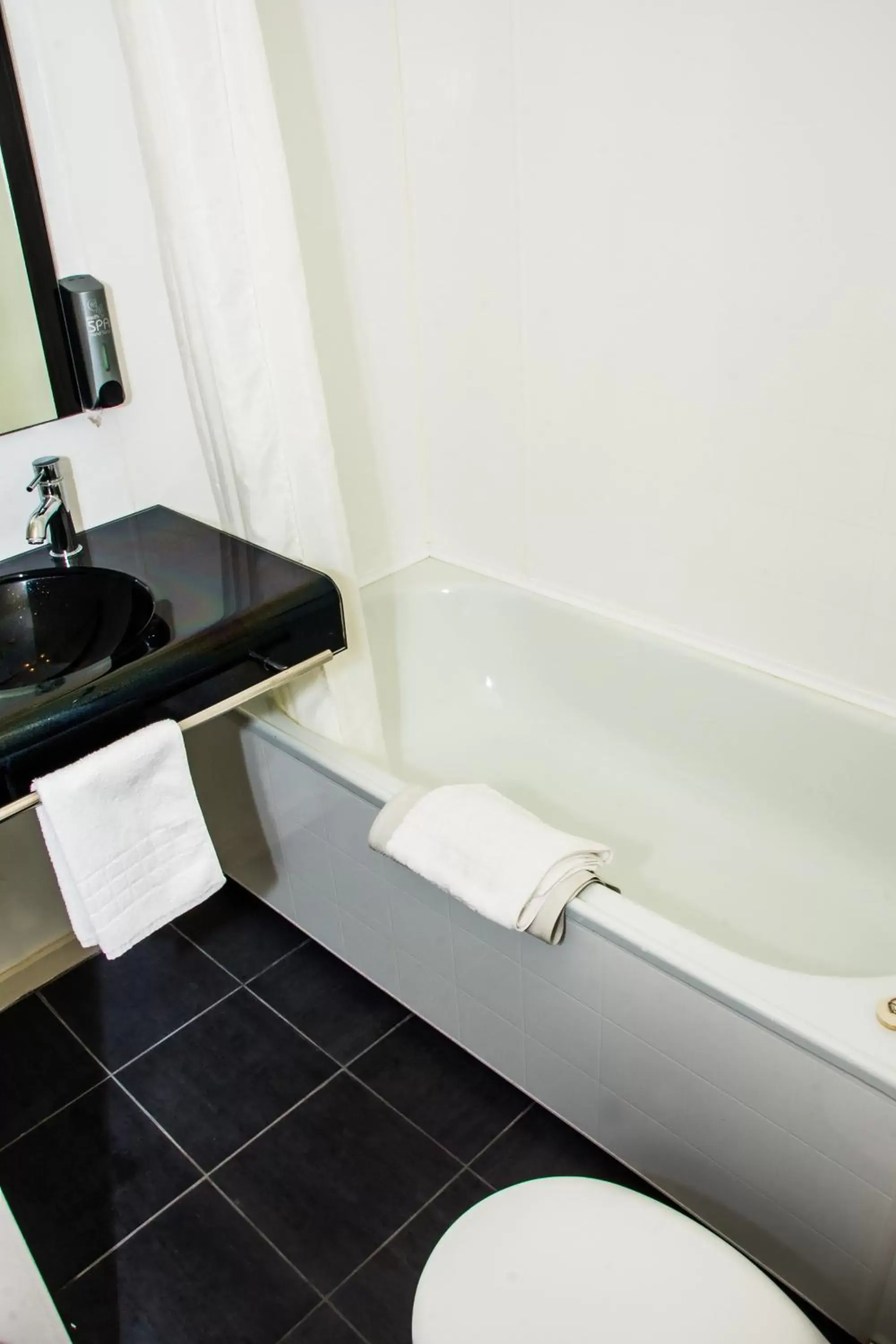 Bathroom in Fiordland Hotel