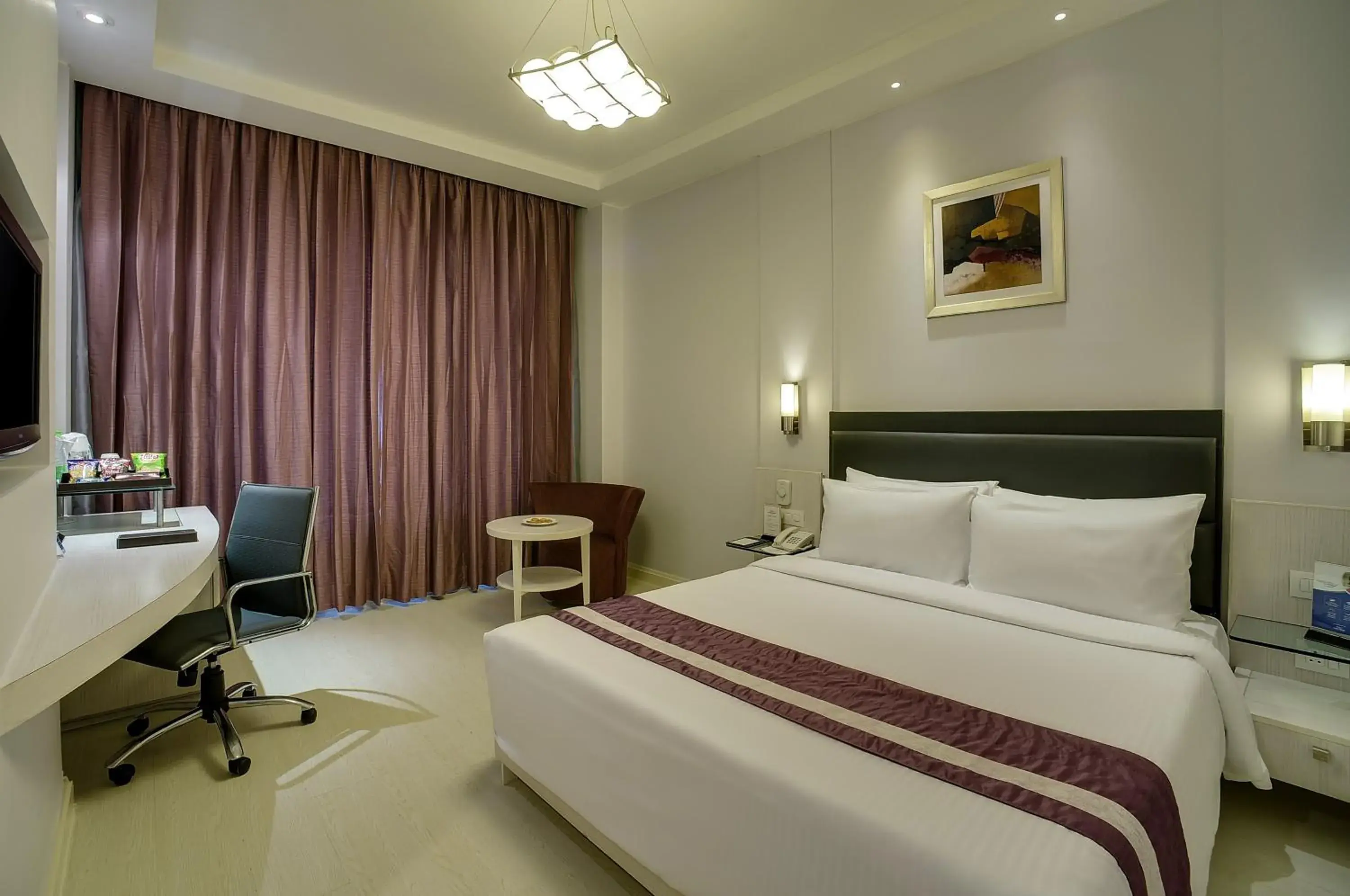 Photo of the whole room, Bed in Sarovar Portico Naraina, Hotel