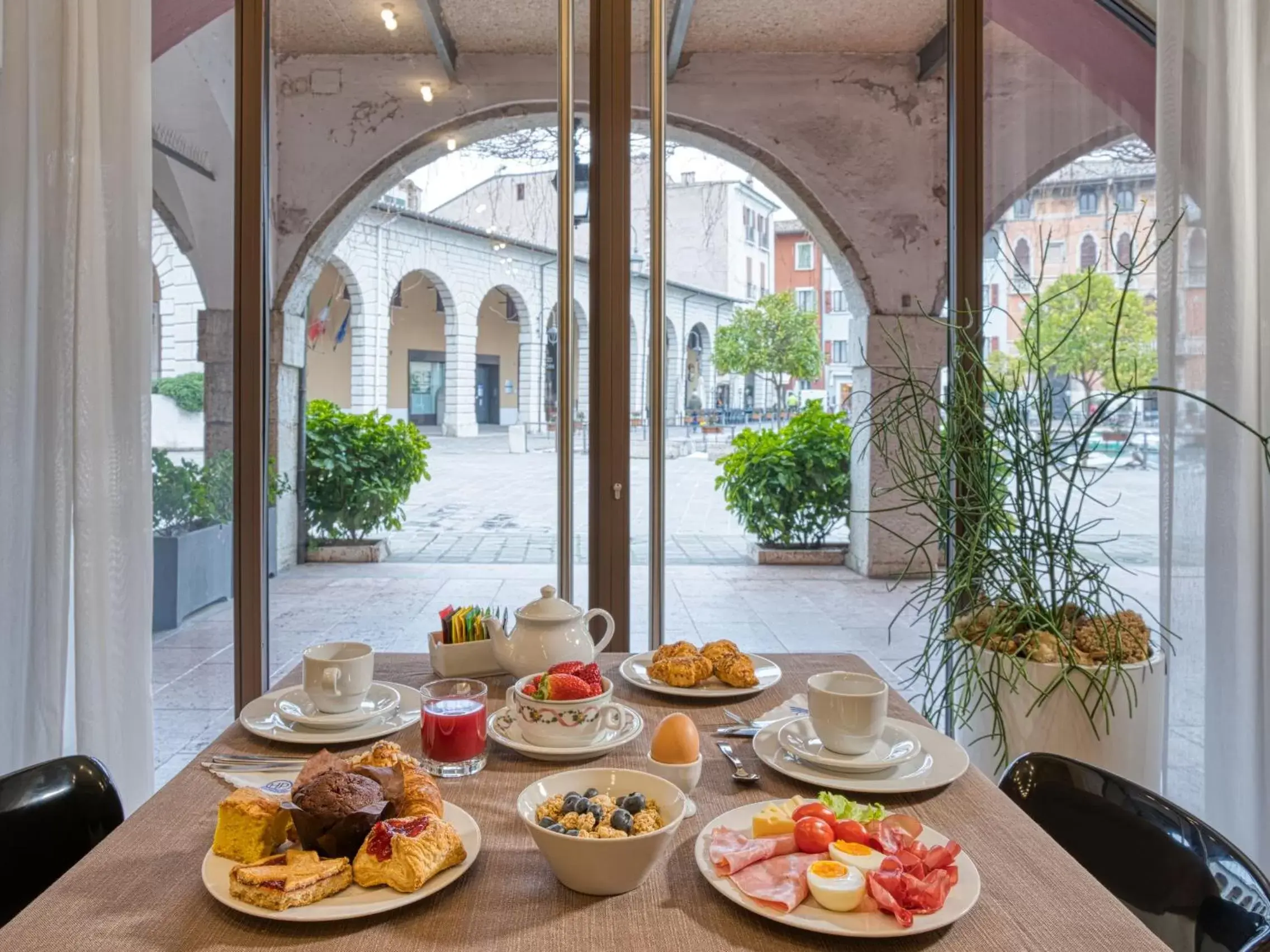 Breakfast in Hotel Piroscafo