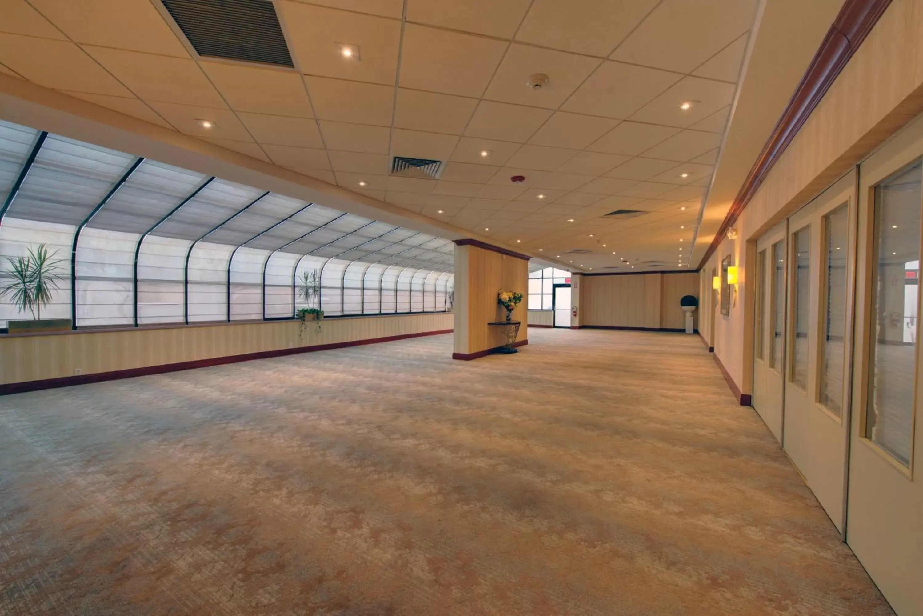 Meeting/conference room in Holiday Inn Plainview-Long Island, an IHG Hotel