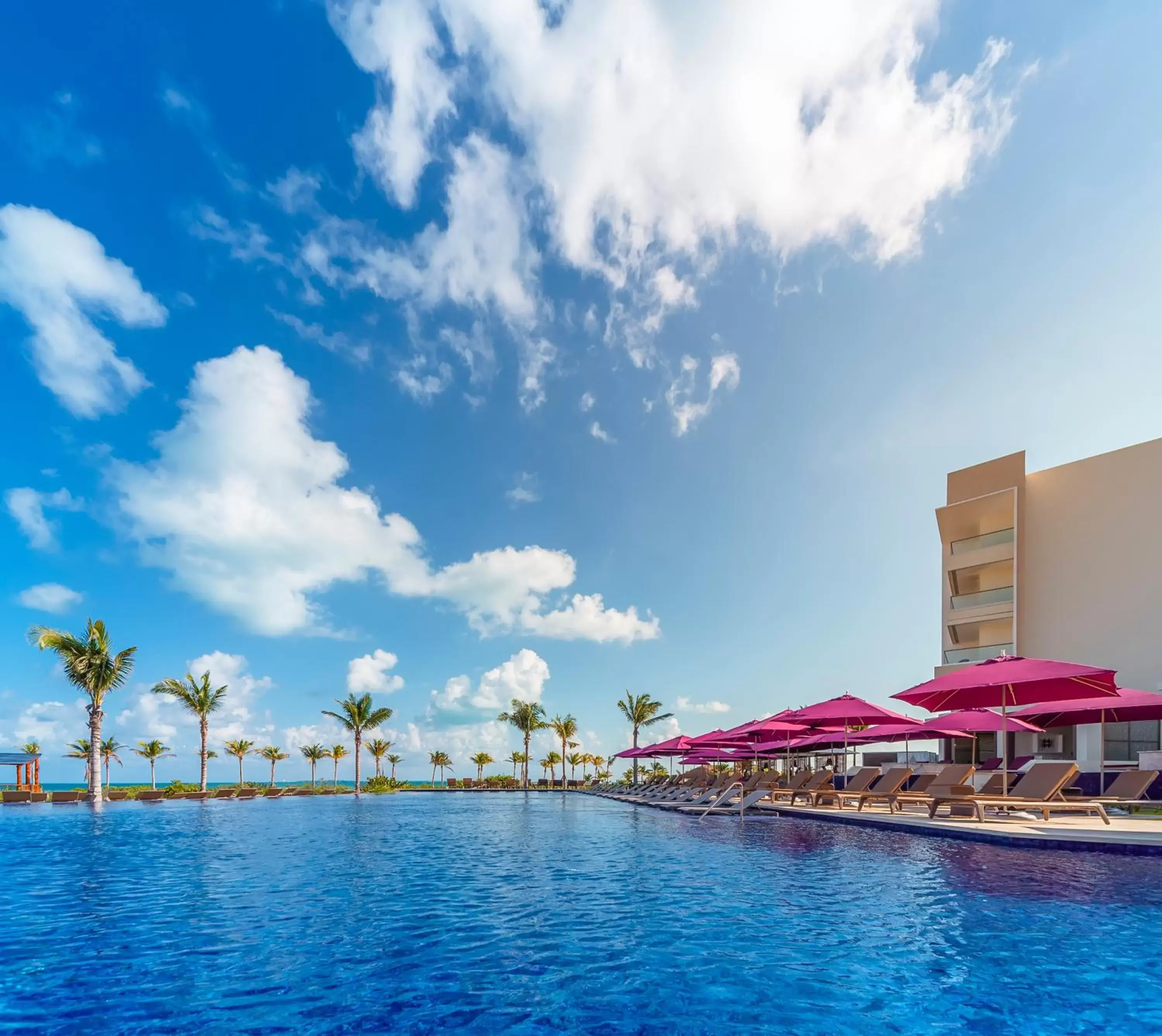 Swimming pool in Planet Hollywood Cancun, An Autograph Collection All-Inclusive Resort