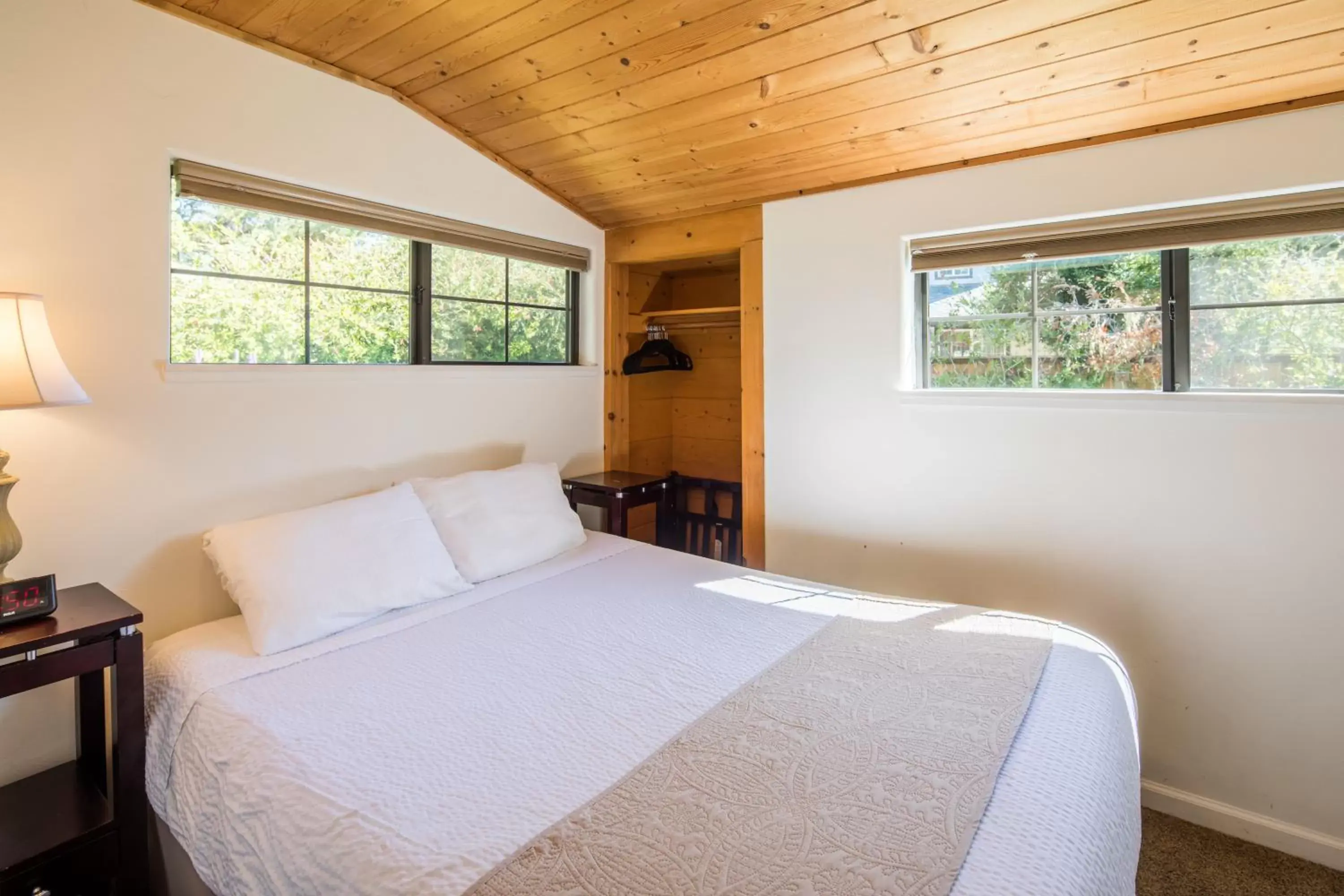 Bedroom, Bed in Andril Fireplace Cottages