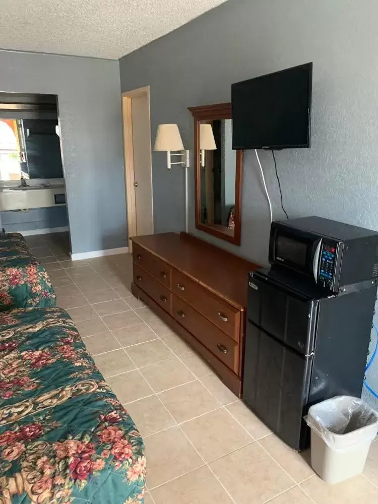 TV/Entertainment Center in Executive Inn Mercedes Weslaco