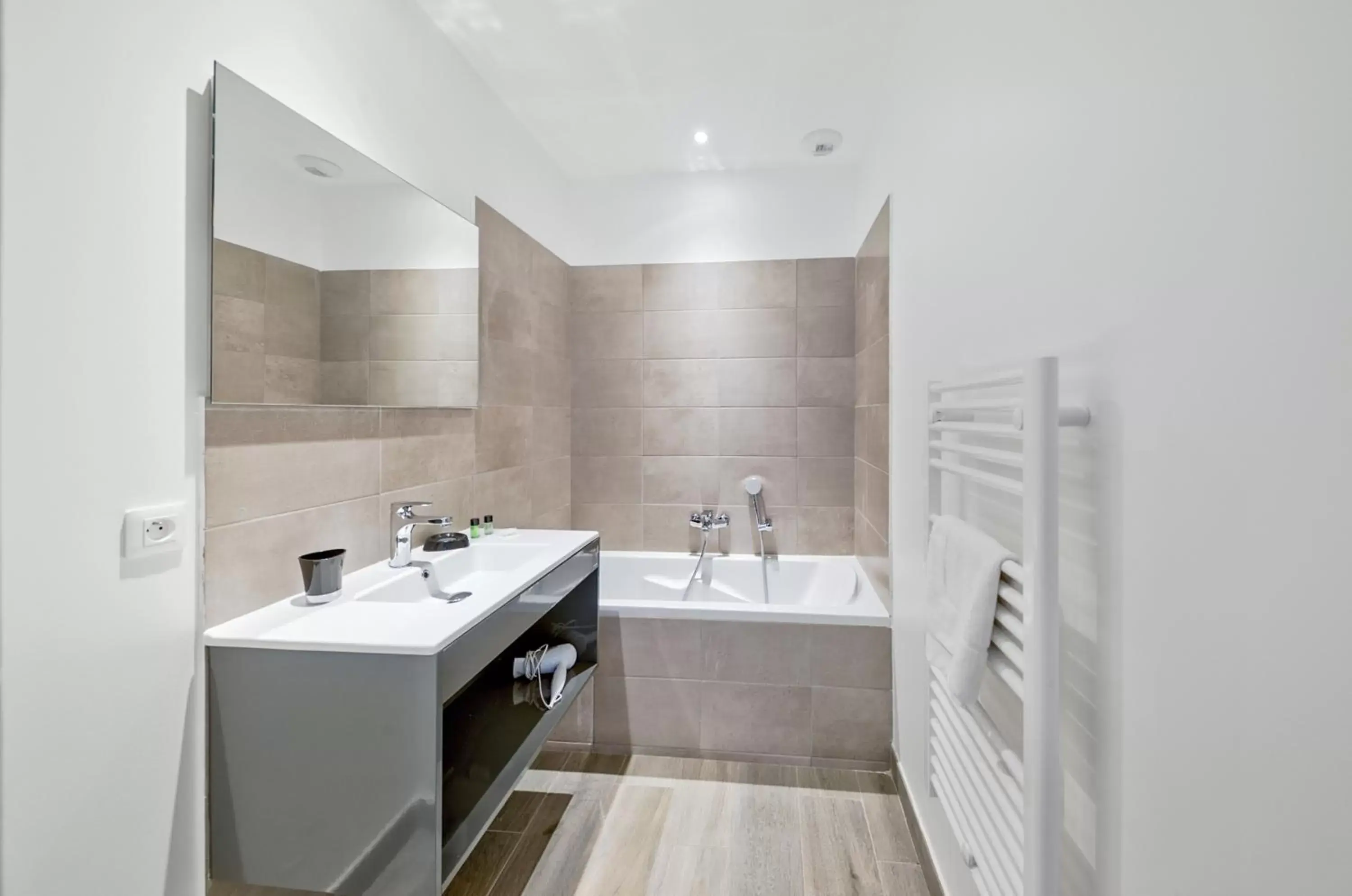 Bathroom in Résidence Pierre & Vacances Premium Les Terrasses d'Arsella