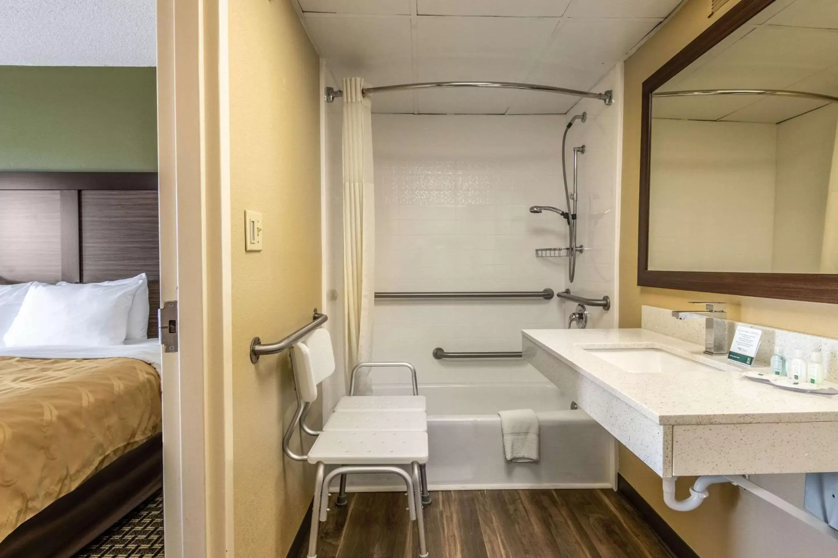 Bathroom in Quality Inn National Fairgrounds Area