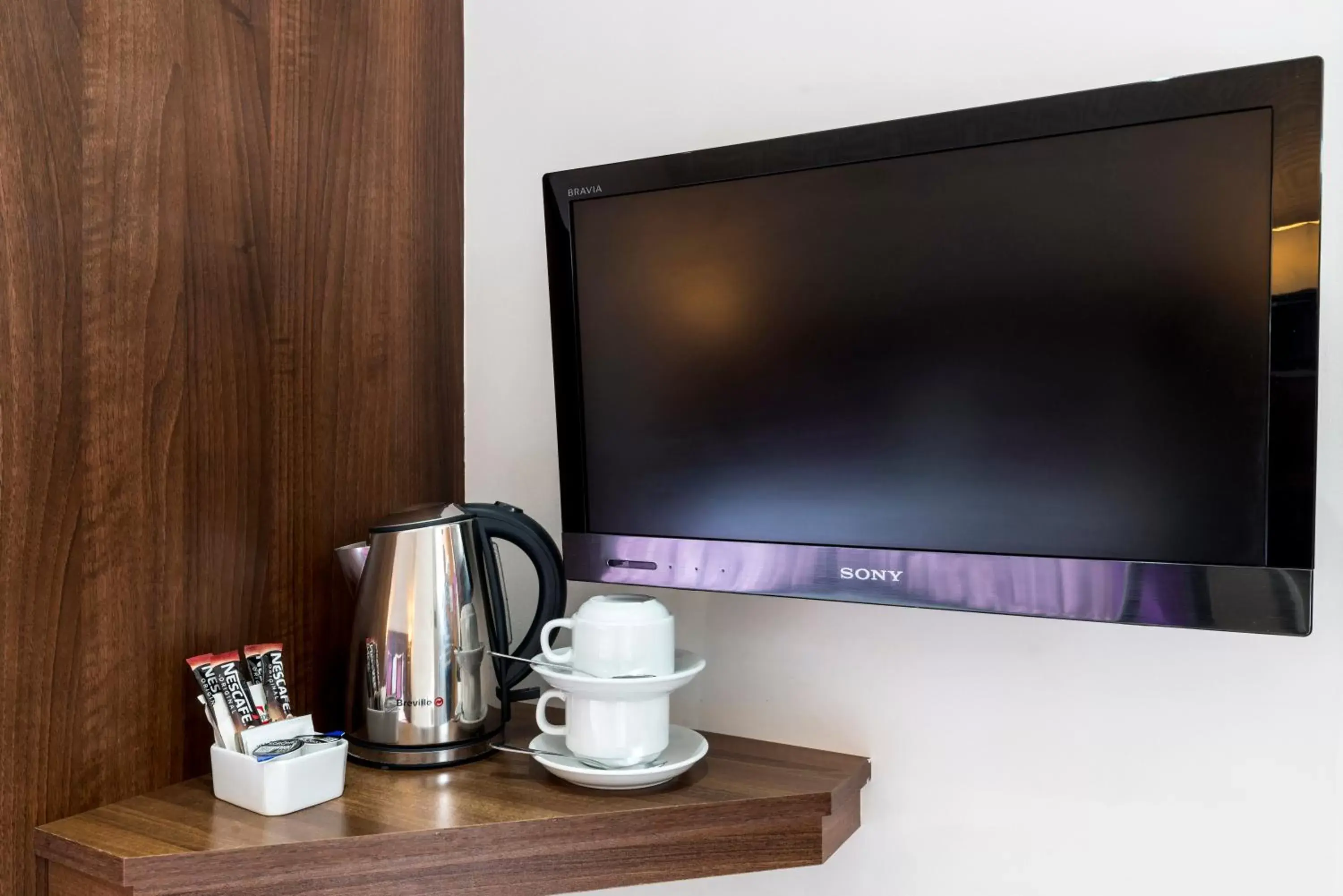 TV and multimedia in London House Hotel