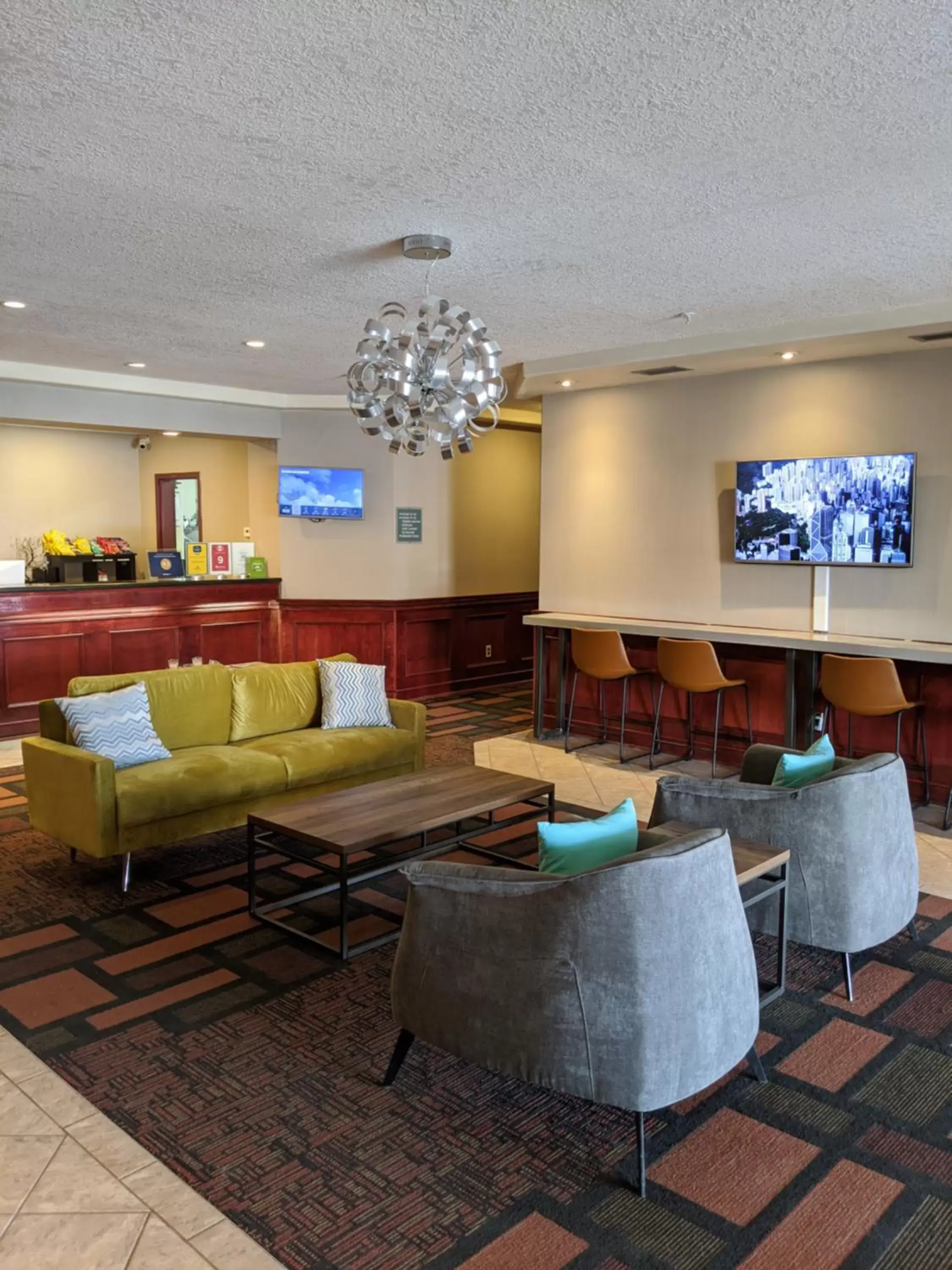 Lobby or reception, Lounge/Bar in Foxwood Inn & Suites Drayton Valley