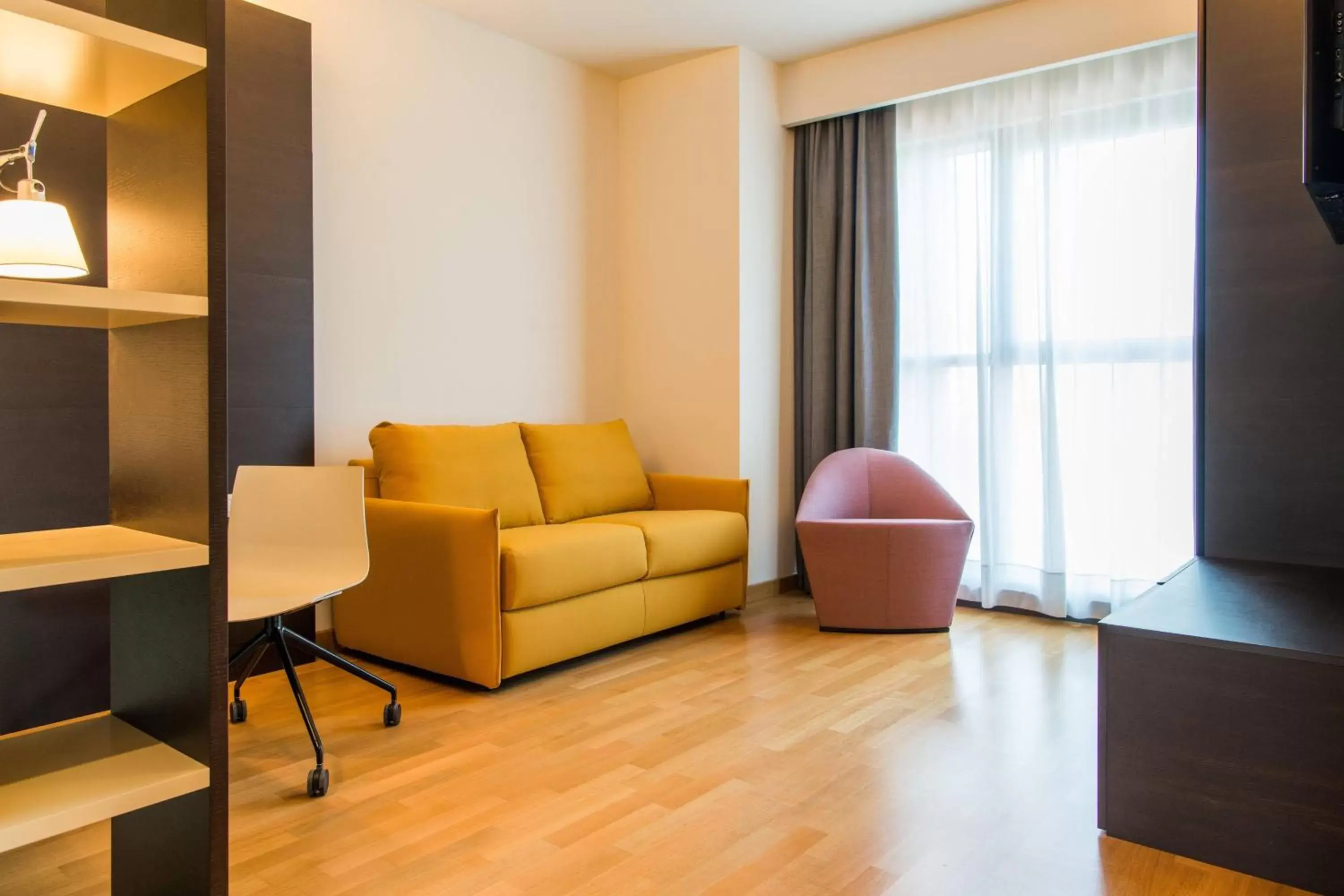 Living room, Seating Area in Four Points by Sheraton Venice Mestre