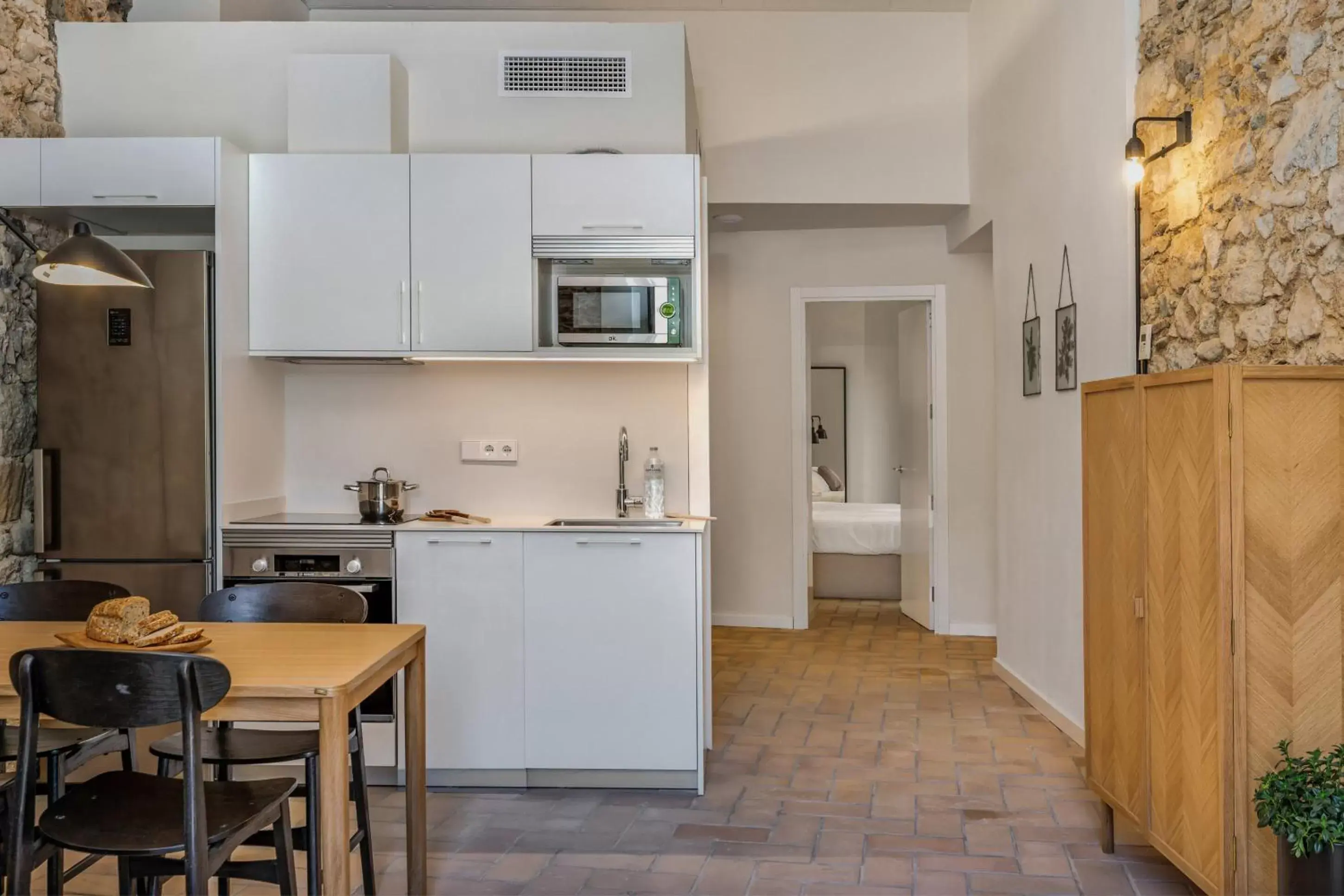 Dining area, Kitchen/Kitchenette in La Comuna Residence Boutique