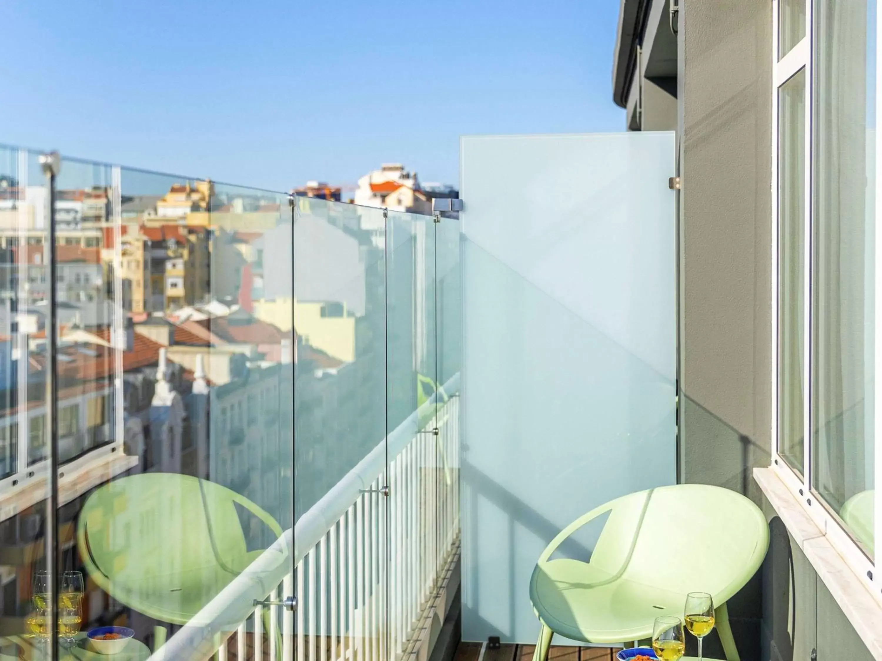 Photo of the whole room, Balcony/Terrace in Ibis Styles Lisboa Centro Liberdade NE