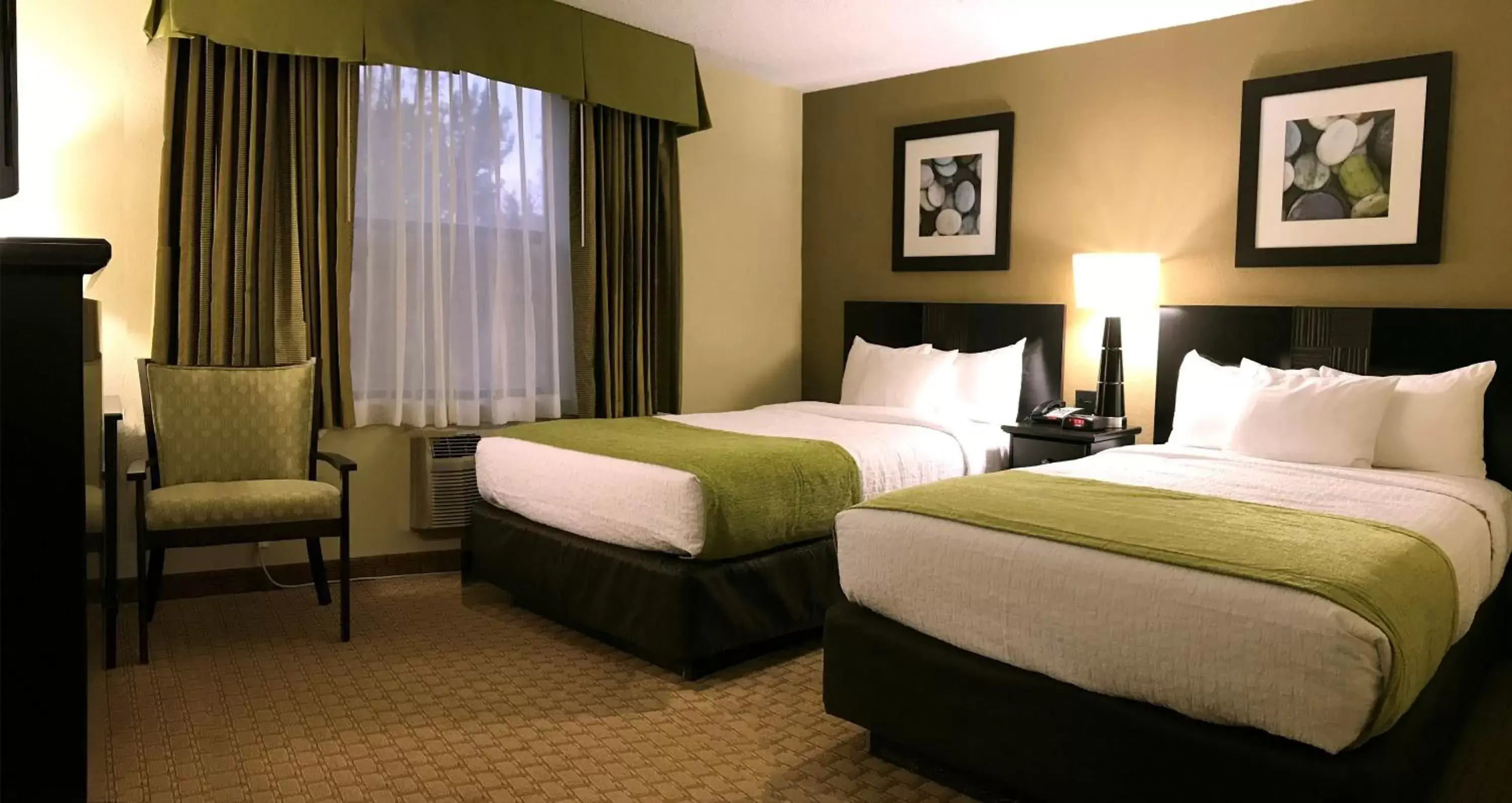 Bedroom, Bed in NavajoLand Hotel