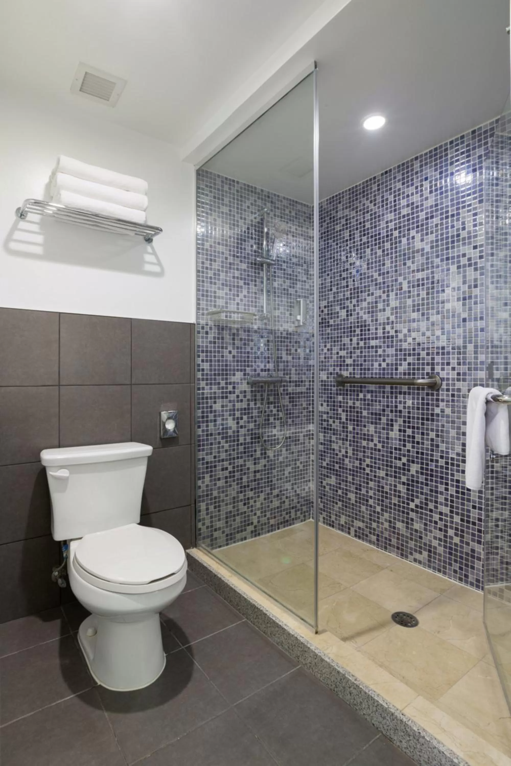 Bathroom in Riu Plaza Miami Beach