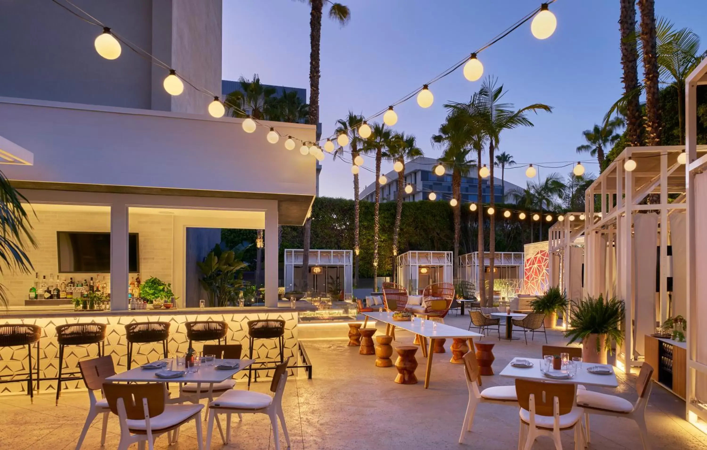 Patio, Restaurant/Places to Eat in Viceroy Santa Monica