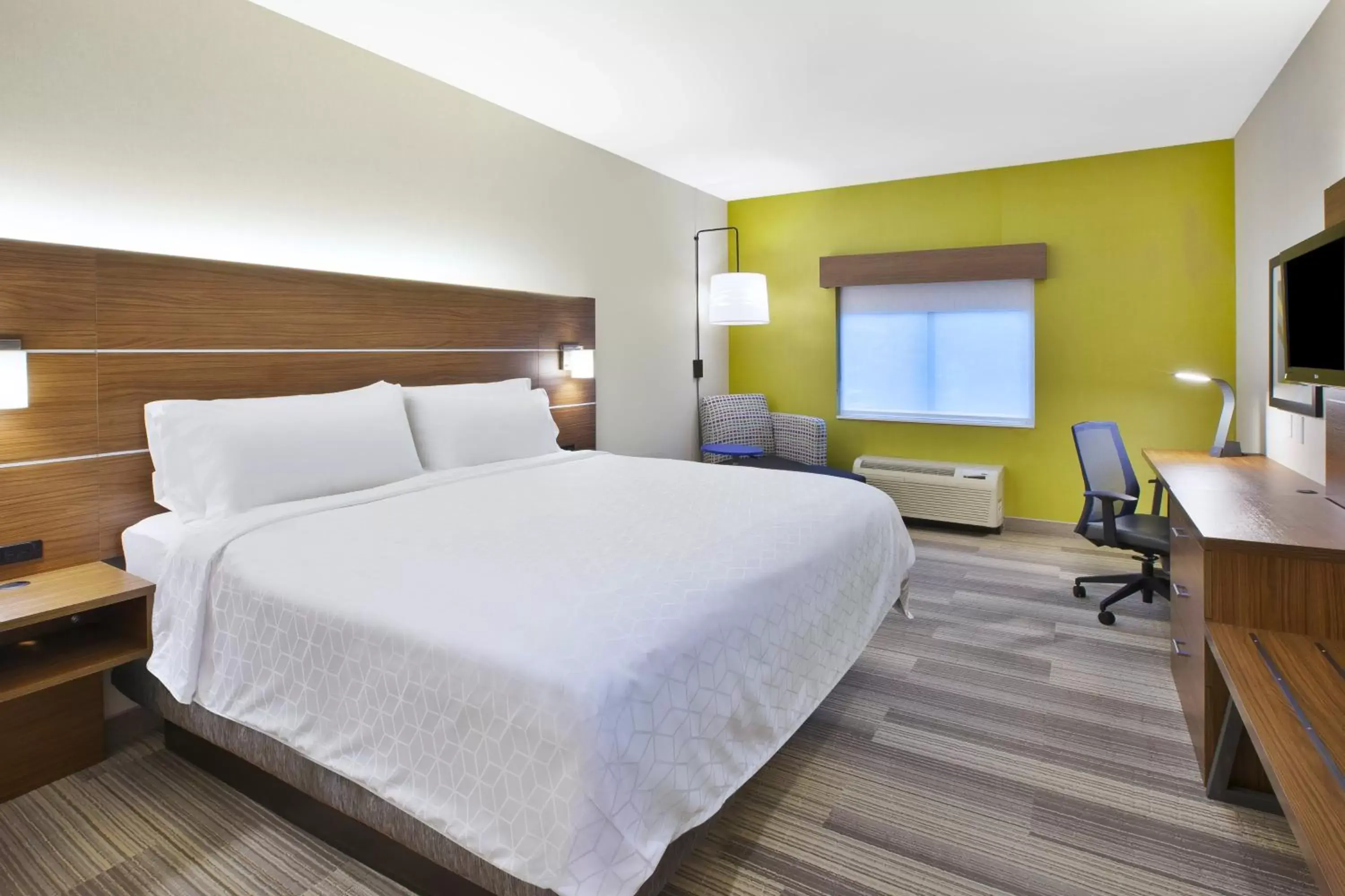Photo of the whole room, Bed in Holiday Inn Express Rochester-Victor, an IHG Hotel