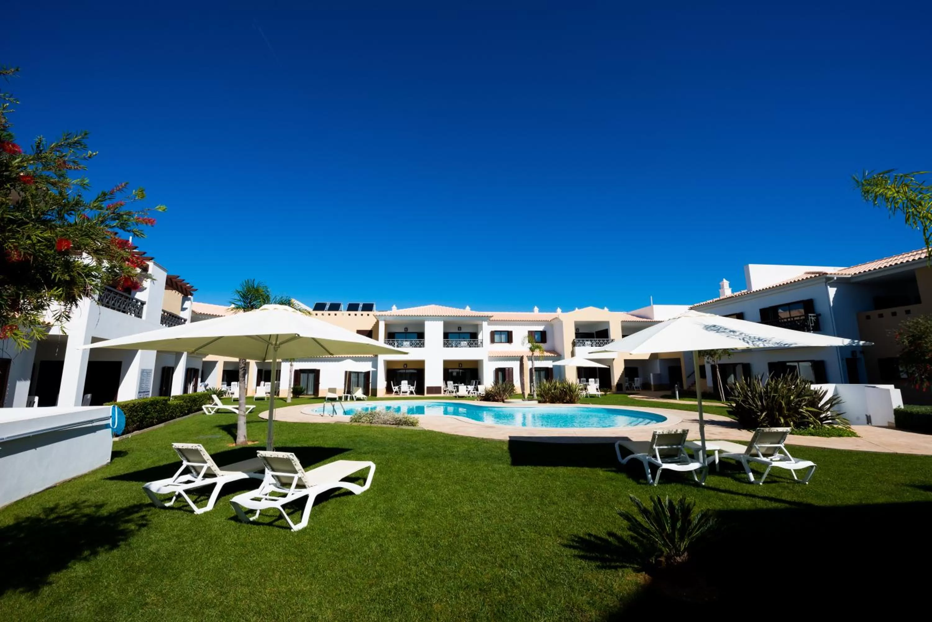 Facade/entrance, Swimming Pool in Sagres Time Apartamentos