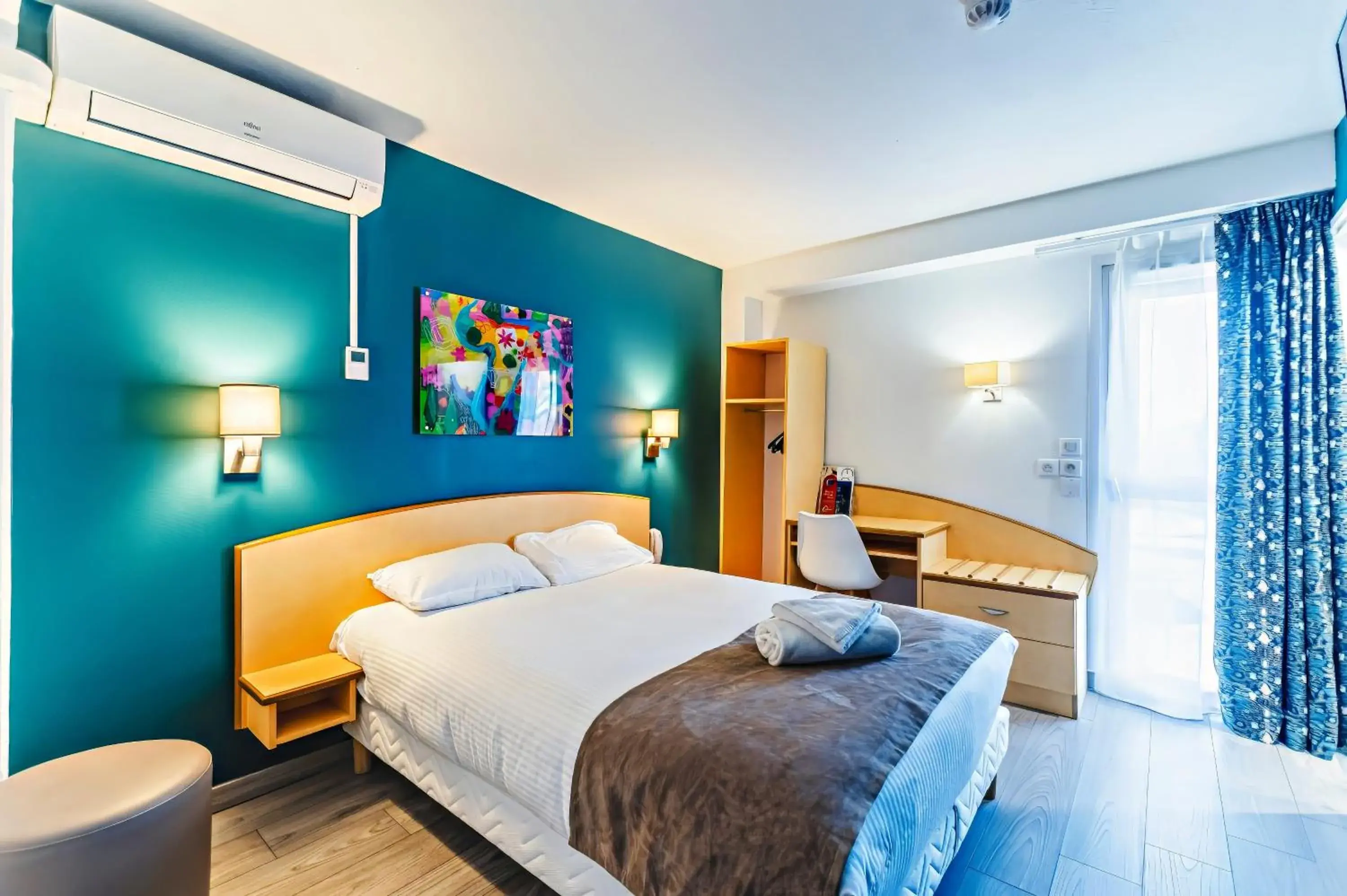 Property building, Bed in Inter-Hotel Eclipse Lyon-Décines
