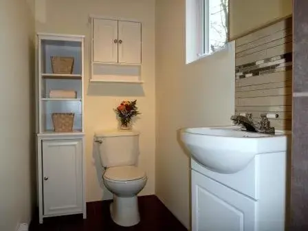 Toilet, Bathroom in Hôtel-Auberge Objectif Santé