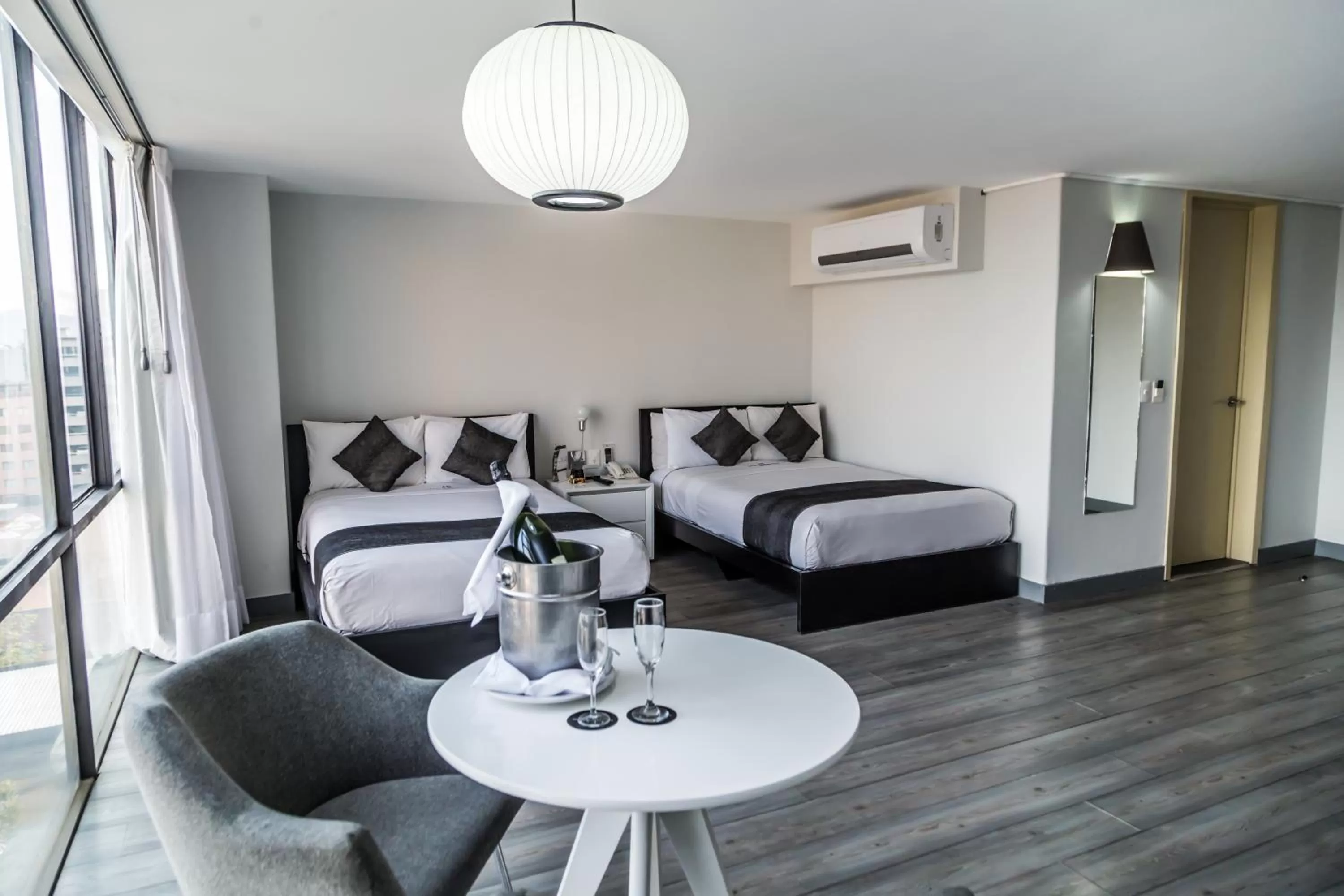 Photo of the whole room, Bed in Hotel El Ejecutivo by Reforma Avenue